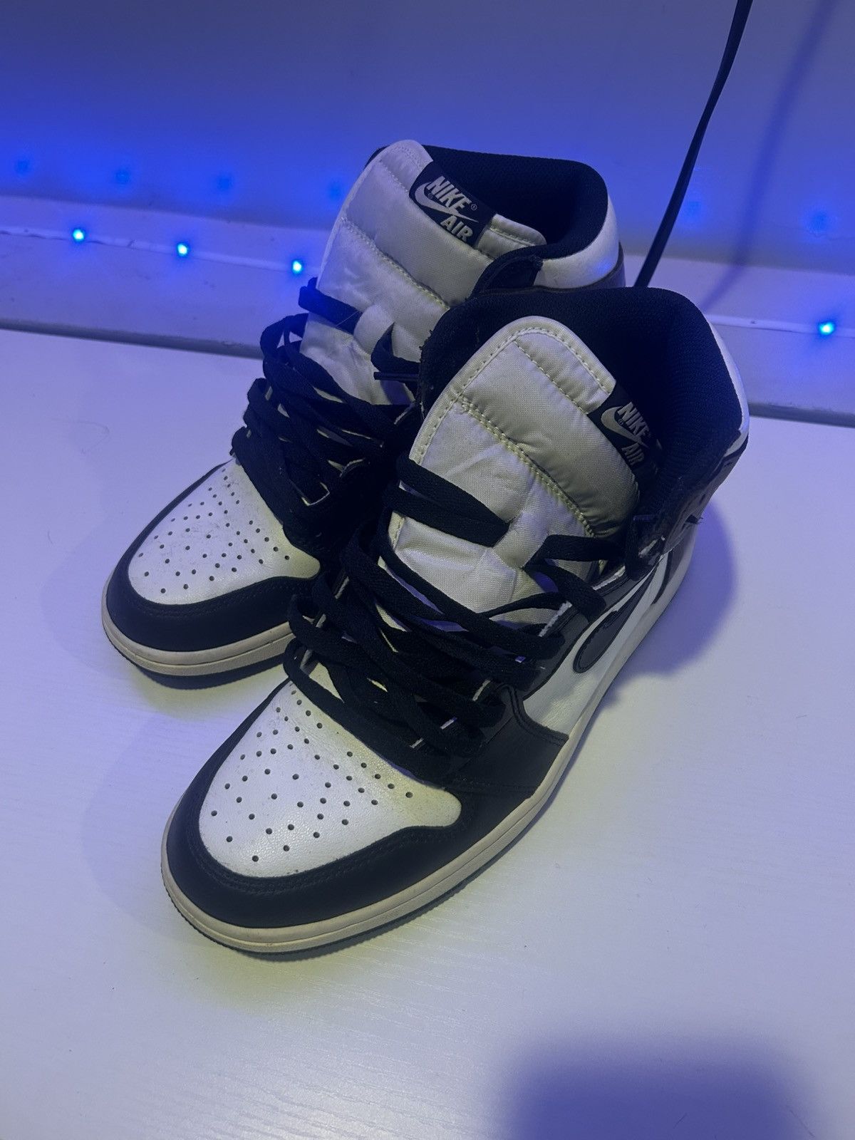 Jordan Brand × Nike Jordan 1 "Mocha" Size US 9 / EU 42 - 3 Thumbnail
