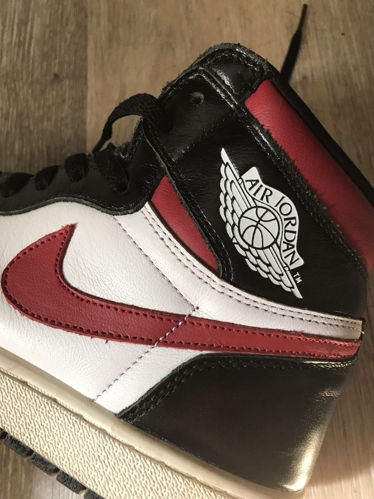 Jordan Brand Air Jordan 1 Retro High Black Gym Red Sail 9.5 2019 Nike Size US 9.5 / EU 42-43 - 10 Thumbnail