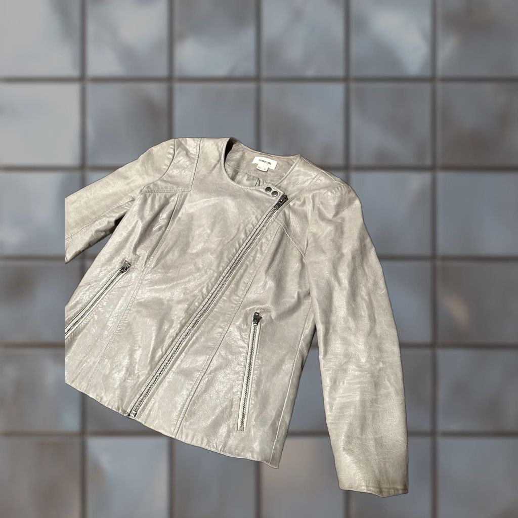 Helmut Lang HELMUT LANG Jacket Grey Leather 3/4 Sleeve Zip Front Vintage? No, Petites PS Womens Short Sleeve 3/4 Zip Leather Jacket Grey Size S / US 4 / IT 40 - 1 Thumbnail