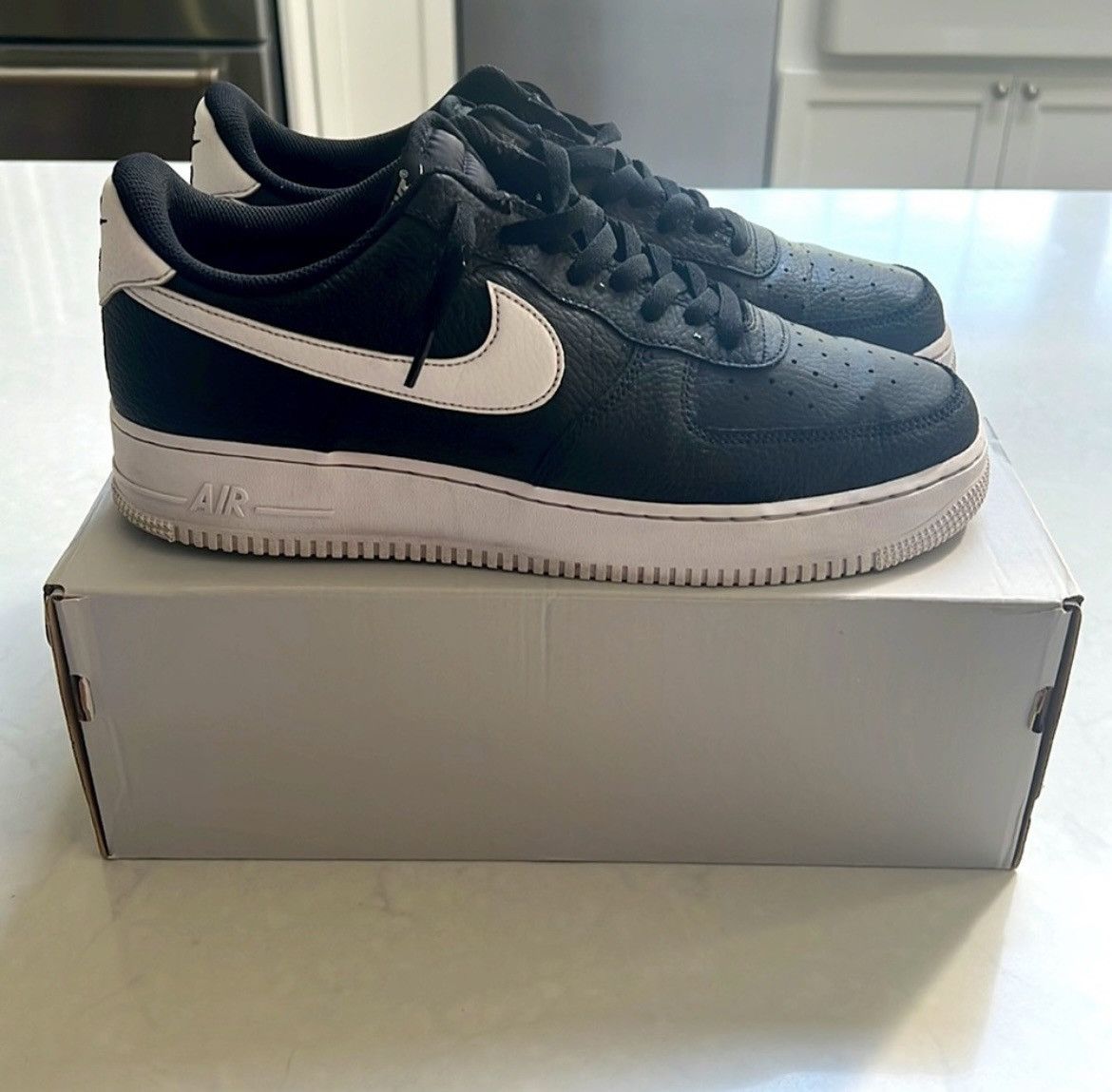 Nike Nike Air Force 1 Low '07 Black White Pebbled Leather Size US 11.5 / EU 44-45 - 2 Thumbnail