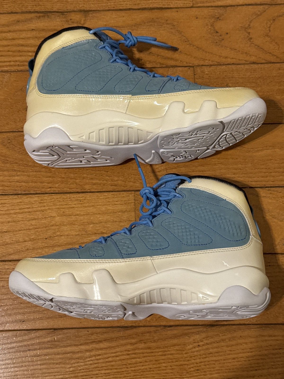 Nike AIR JORDAN 9 RETRO Size US 8.5 / EU 41-42 - 1 Thumbnail