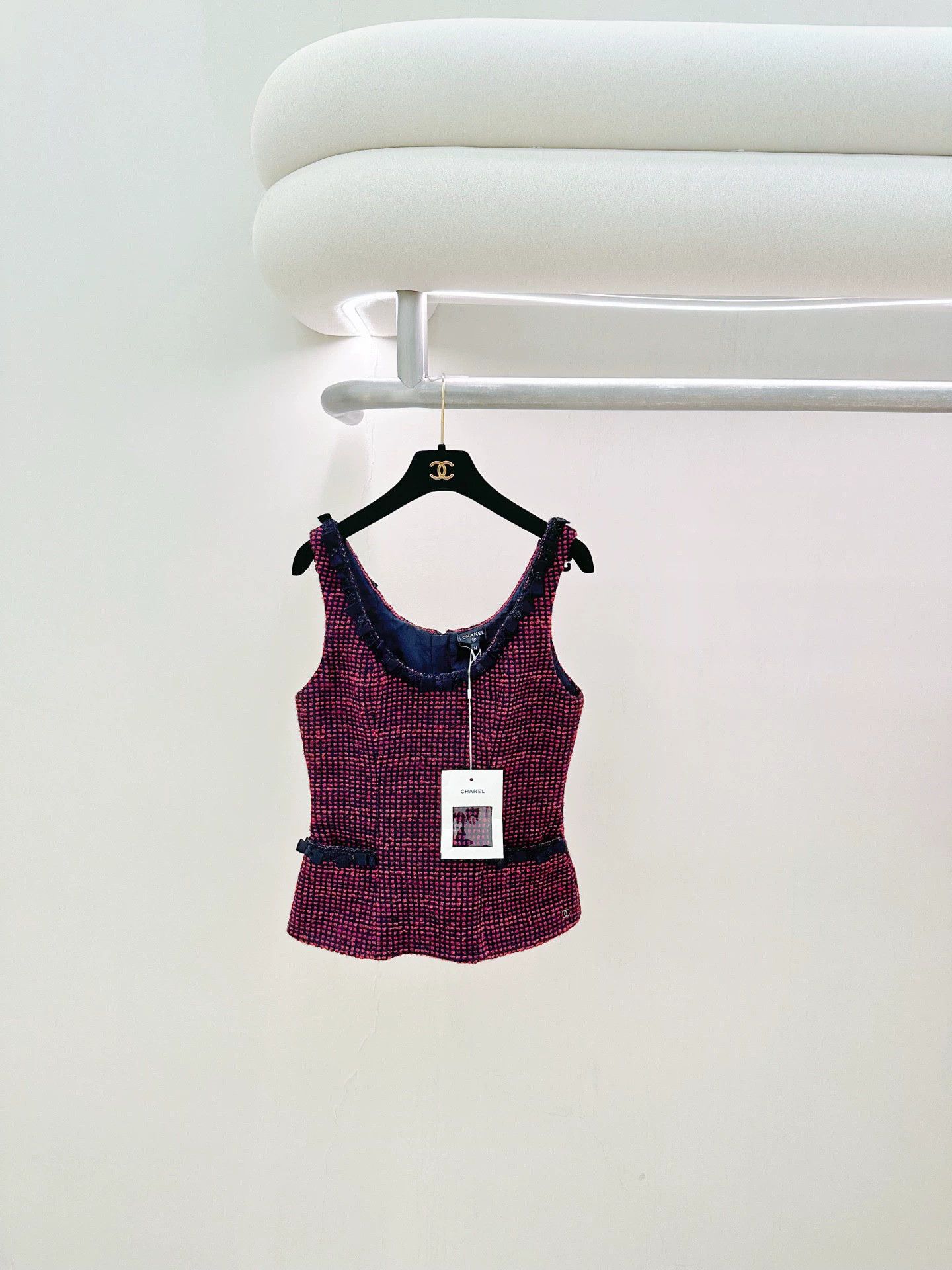 Chanel Chanel burgundy crew neck tank top 36 Size XS / US 0-2 / IT 36-38 - 1 Thumbnail