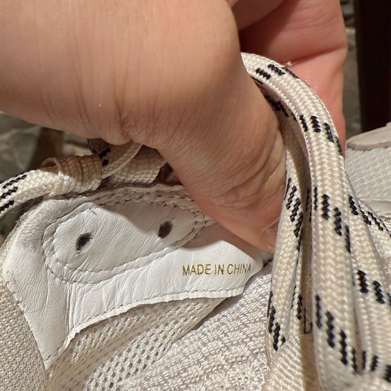 Balenciaga Balenciaga White Triple S Chunky Sneakers Size US 5 / IT 35 - 11 Thumbnail