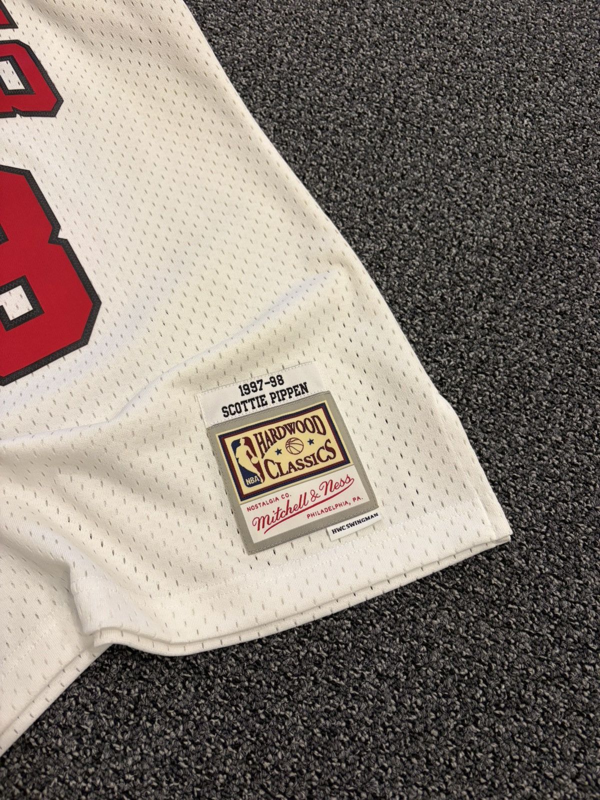 Mitchell & Ness Mitchell & Ness x Hardwood Classics Bulls S. Pippen Jersey Size US M / EU 48-50 / 2 - 4 Thumbnail