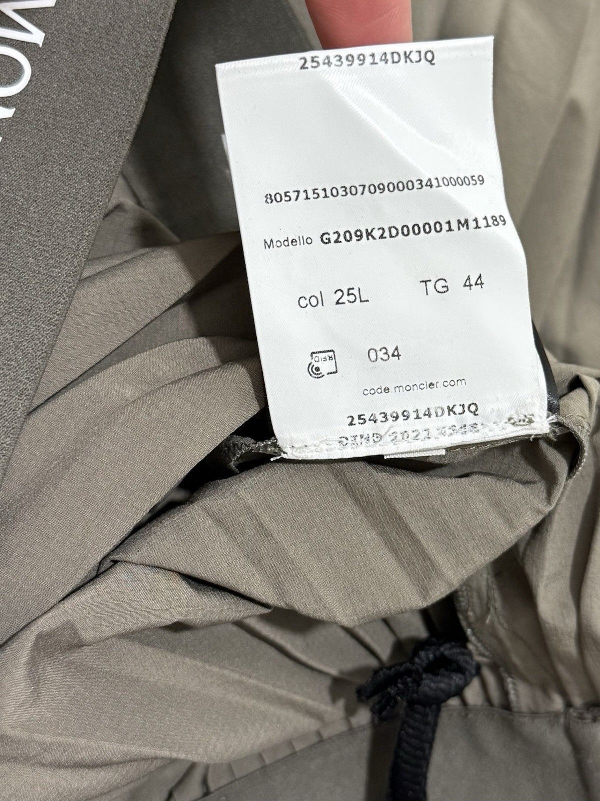Moncler DDP Moncler x Hyke Pleated Taupe Mid Length Gonna Skirt Size 30" / US 8 / IT 44 - 18 Thumbnail