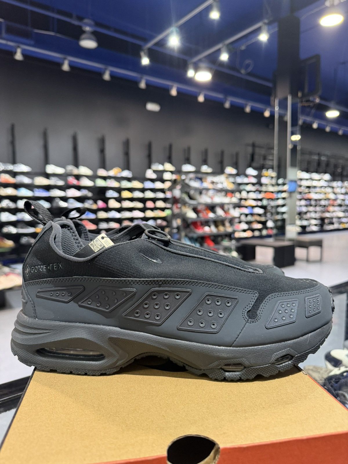 Nike Size 11m - Nike Air Max Sunder Gore-Tex Black Size US 11 / EU 44 - 3 Thumbnail