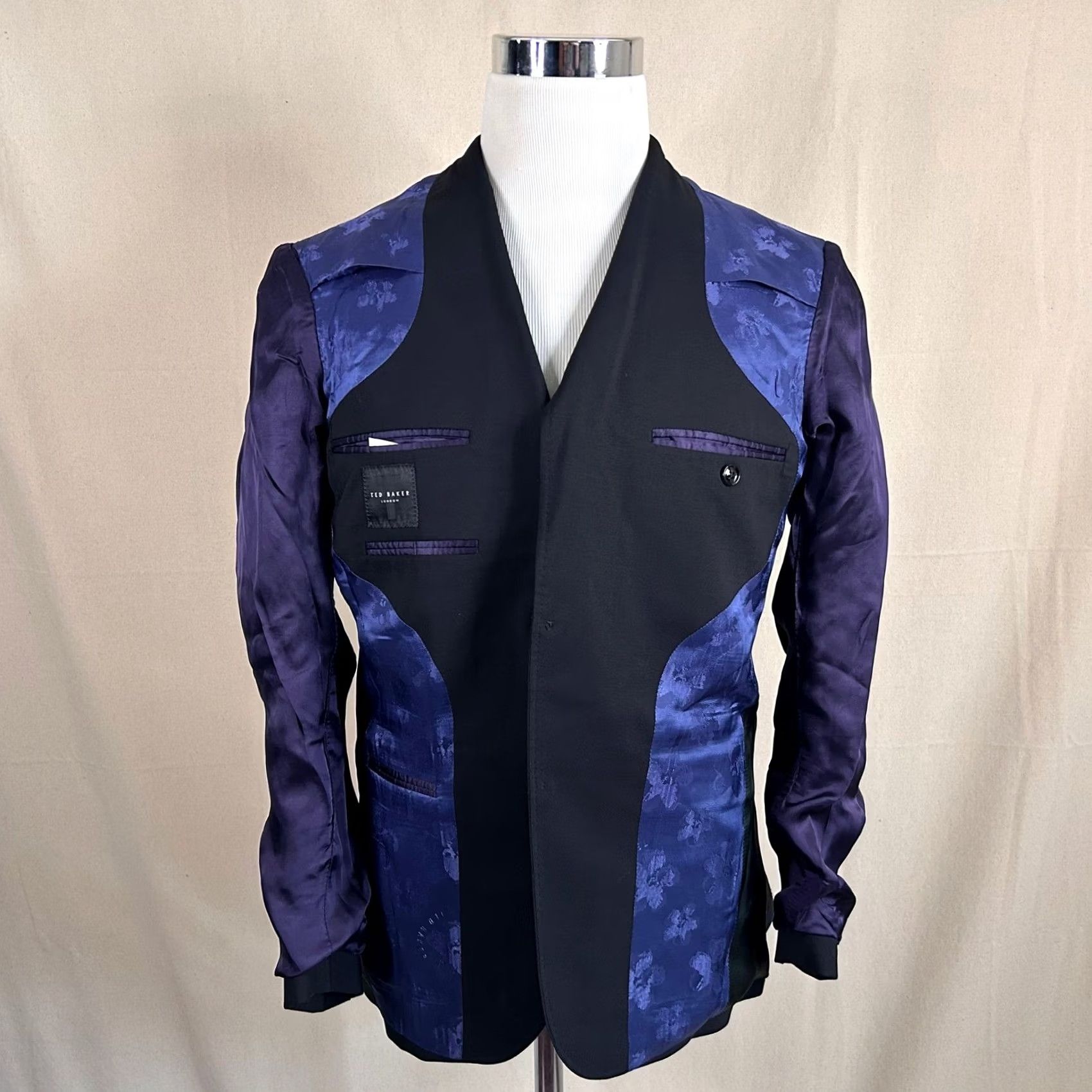 Ted Baker Ted Baker Sport Coat 36S Black Wool Two Button Double Vented Size US XXS / EU 40 - 7 Thumbnail