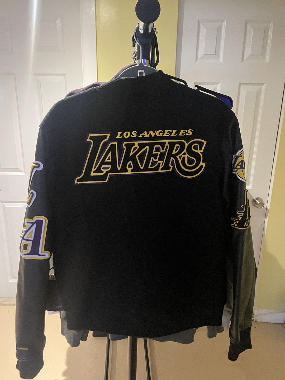 Pro Standard Lakers Pro Standard varsity jacket Size US L / EU 52-54 / 3 - 7 Thumbnail