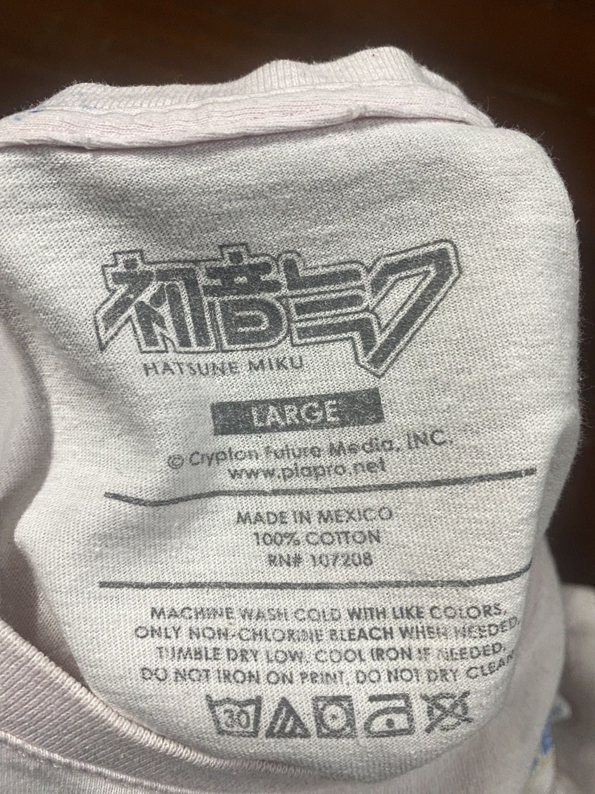 Anime Vintage Hatsune Miku kagamine rin Japan Anime Tee Size US L / EU 52-54 / 3 - 11 Thumbnail