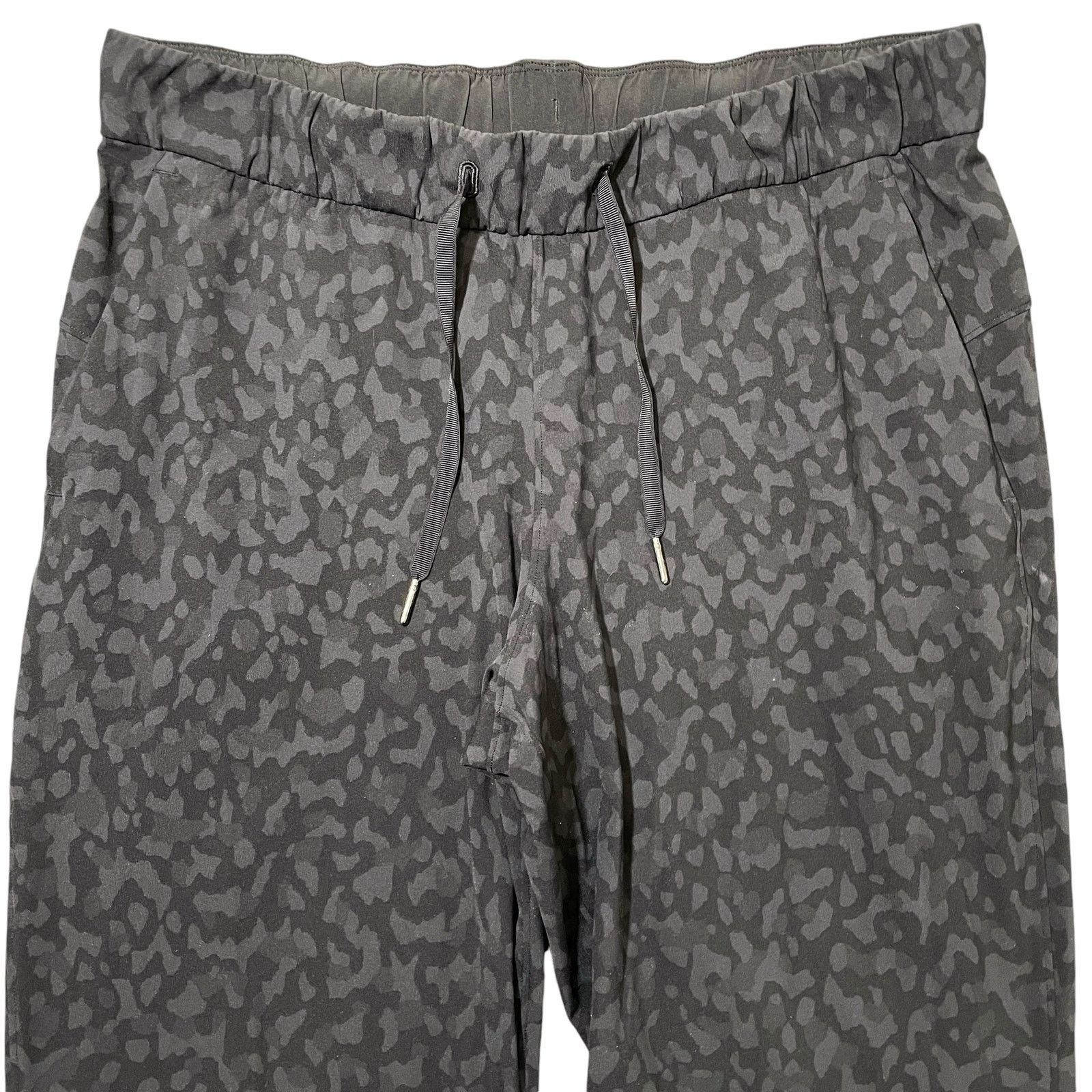 Lululemon Lululemon On the Fly 7/8 Pant Formation Camo Deep Coal Gray Size 32" / US 10 / IT 46 - 1 Thumbnail