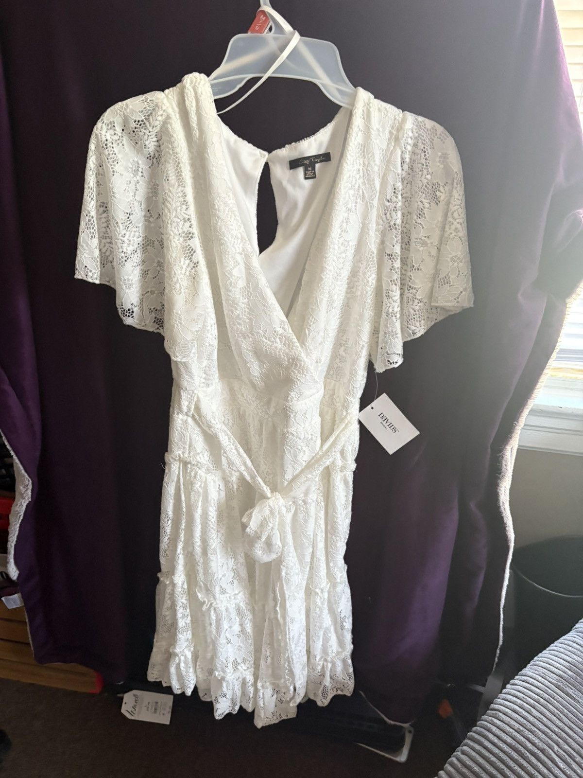 Nordstrom Davids Bridal WHITE LACE ALINE FLUTTET SLEEVE Size M / US 6-8 / IT 42-44 - 1 Thumbnail