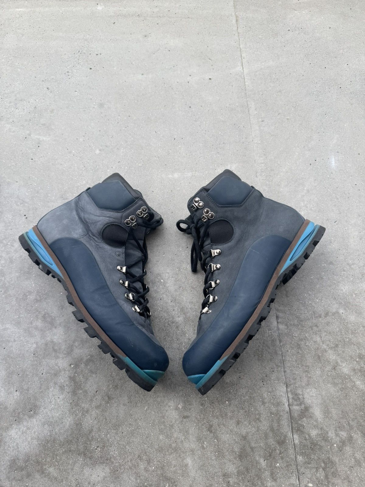 Louis Vuitton Louis Vuitton Alpinist Hiking Navy Sneakers designer rare LV Size US 11 / EU 44 - 2 Thumbnail