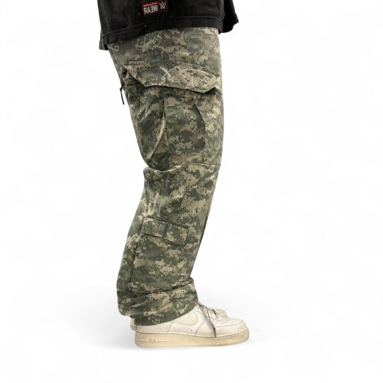 Vintage Crazy Vintage Y2K/2000s Baggy Camo Skater Grunge Military Cargo Pants! Size US 33 - 2 Thumbnail