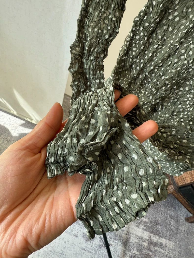 Issey Miyake Issey Miyake A light green polka dot long-sleeved base lay Size M / US 6-8 / IT 42-44 - 4 Thumbnail