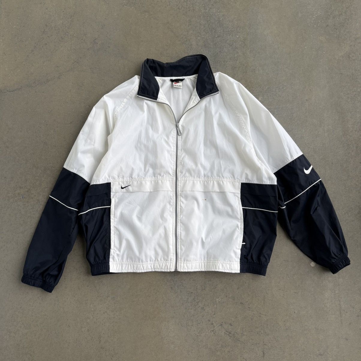 Nike × Vintage Vintage Nike Blue and White Windbreaker Jacket Athletic XL Size US XL / EU 56 / 4 - 1 Thumbnail