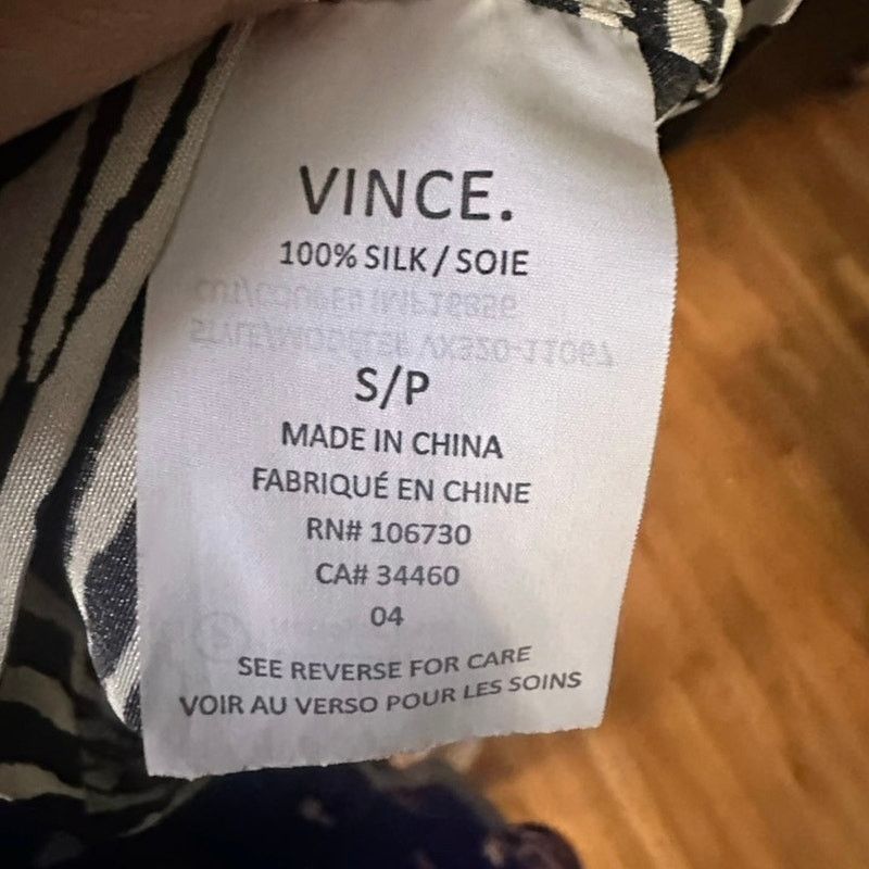 Vince Vince Black & Ivory Wavy Stripe Silk Blouse Size S Size S / US 4 / IT 40 - 7 Thumbnail