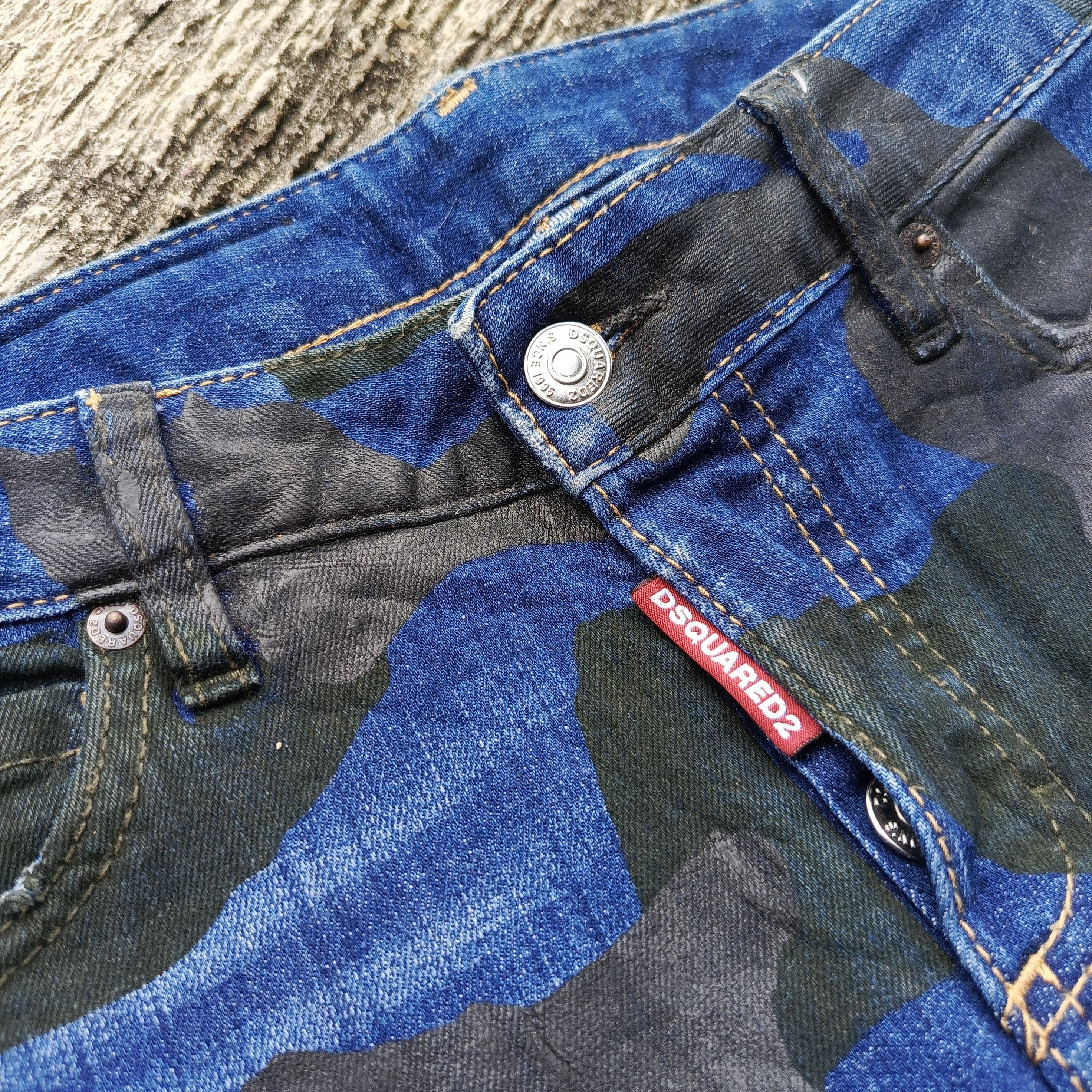 Dsquared2 DSQUARED2 RUNWAY STRAIGHT CROPPED JEANS CAMO PRINT Size 29" - 3 Thumbnail
