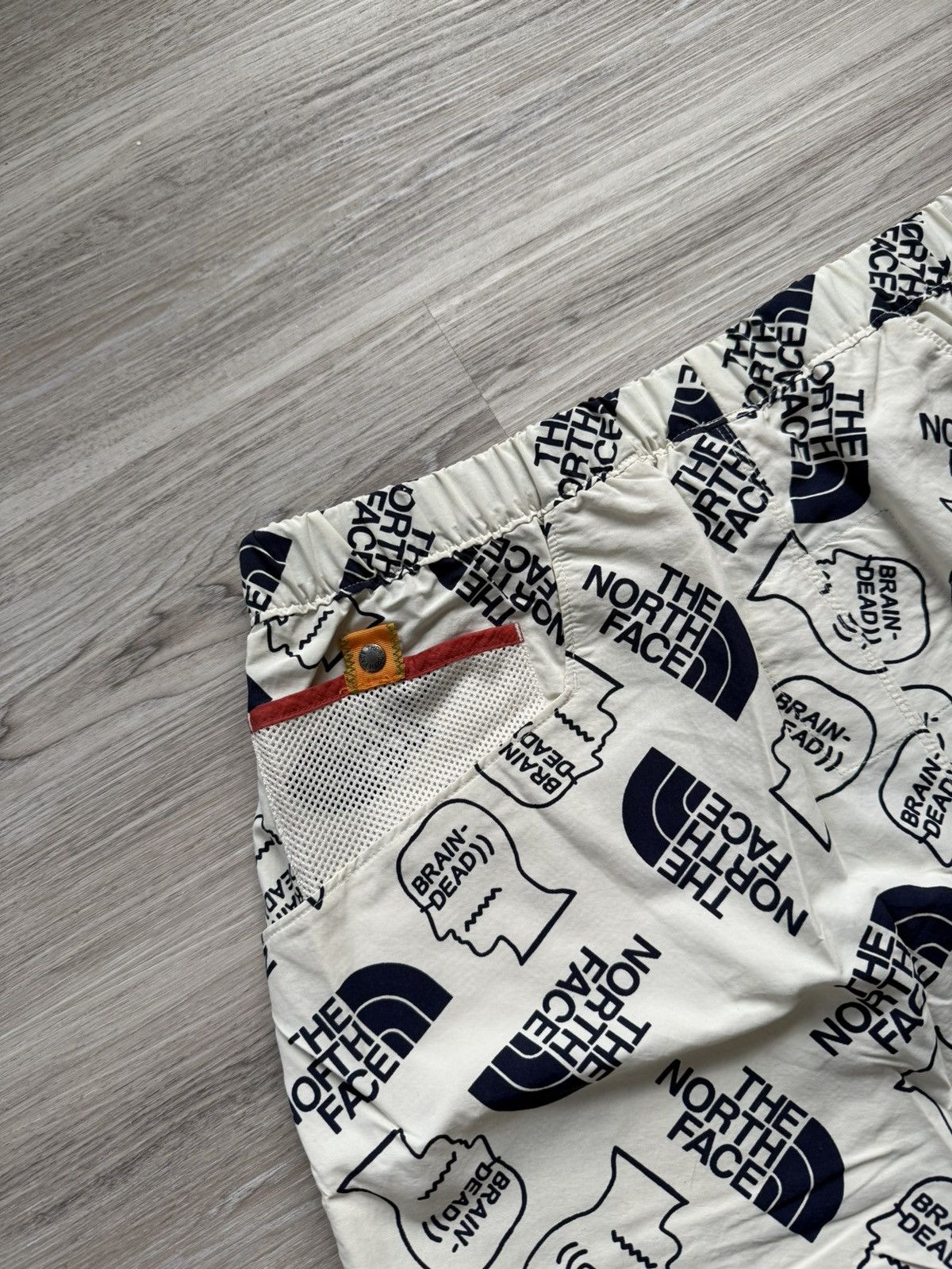 Brain Dead × The North Face Baggy Climber Short Vintage White Size US 34 / EU 50 - 4 Thumbnail