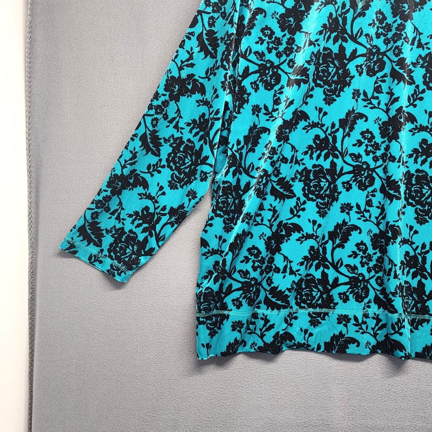 Vintage Woman Within Top 1X Turquoise Black Floral Crushed Velvet Long Sleeve Stretch Blouse Womens Size XL / US 12-14 / IT 48-50 - 7 Thumbnail