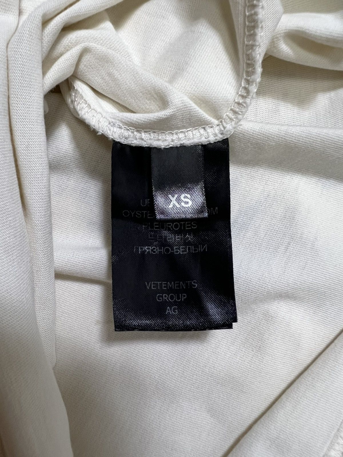 Vetements Vetements - World Tour Logo Oversized T-Shirt Size US XS / EU 42 / 0 - 21 Thumbnail