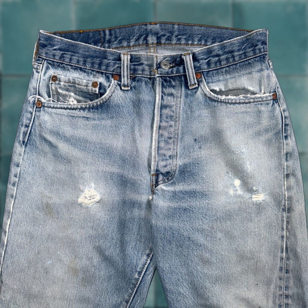 Levi's VINTAGE Levi's 501 Jeans Men Regular 31 Light Wash Blue 80s USA Distressed 5-Pocket Straight Denim 36in Inseam Button Closure Size US 31 - 1 Thumbnail