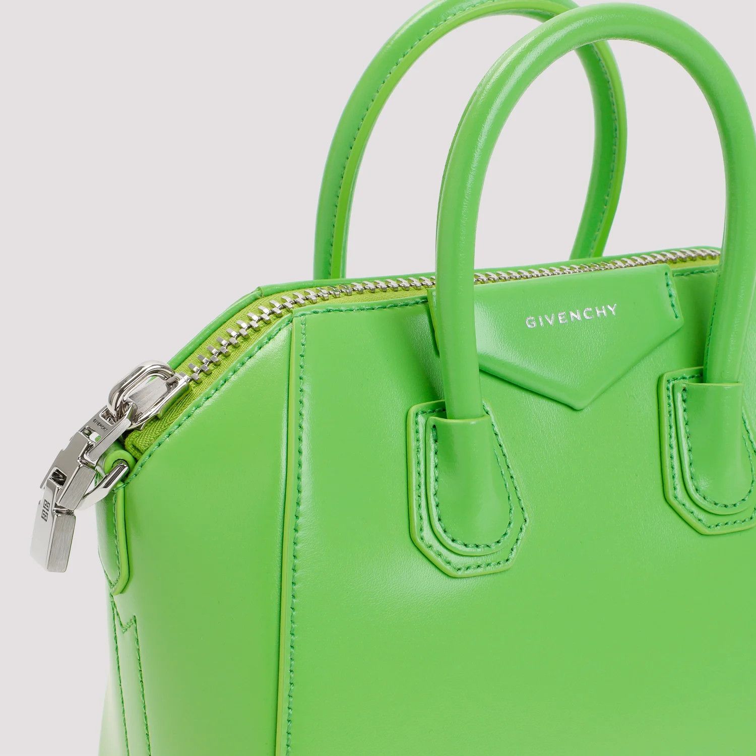 Givenchy o1srvl11e1124 Size: OS Mini Antigona Stretch Bag in Green Size ONE SIZE - 4 Thumbnail