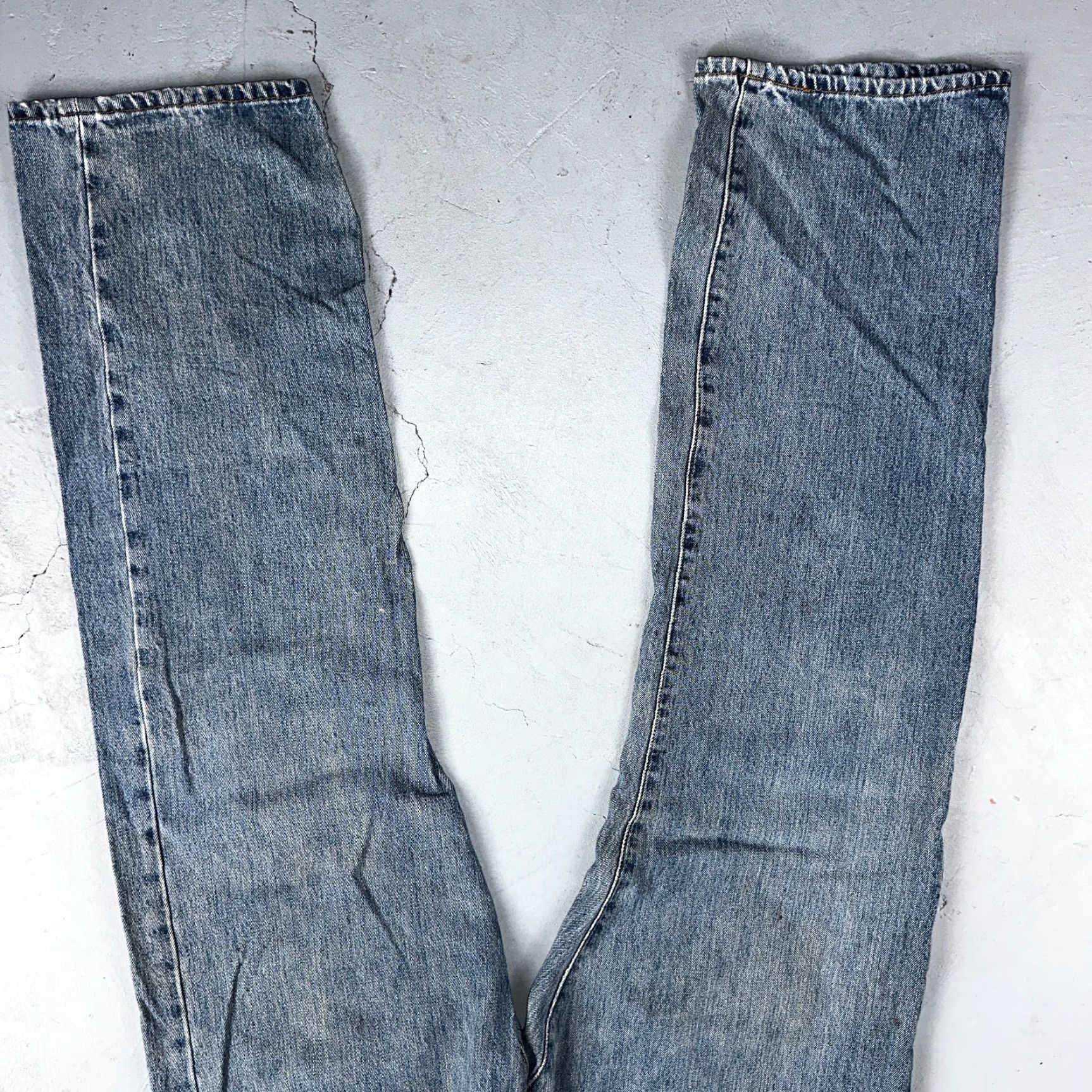 Levi's VINTAGE Levi's 501 Jeans Straight Denim Blue Light Wash 40x34 40x32 Men Regular 90s 5-Pocket Design Jeans Jeans Size US 40 / EU 56 - 3 Thumbnail