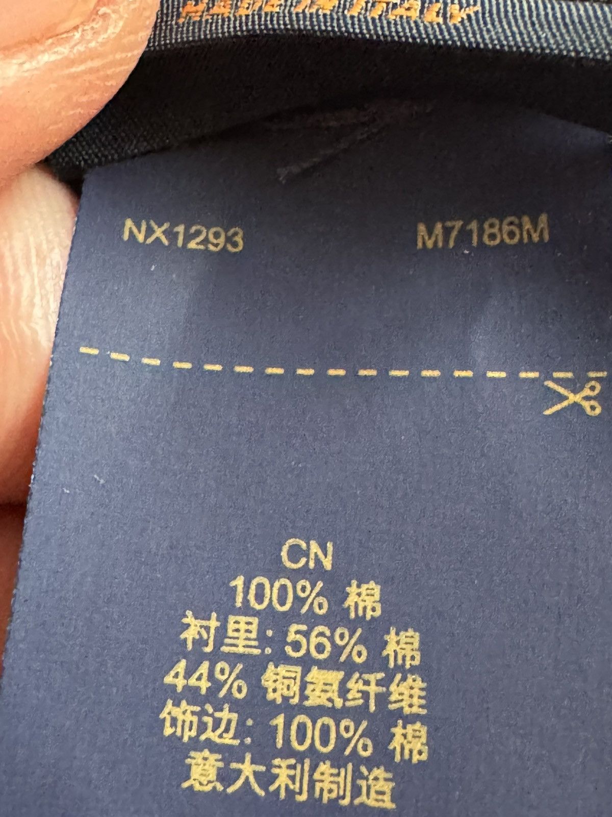 Louis Vuitton LOUIS VUITTON bucket hat study all photos and description Size ONE SIZE - 18 Thumbnail