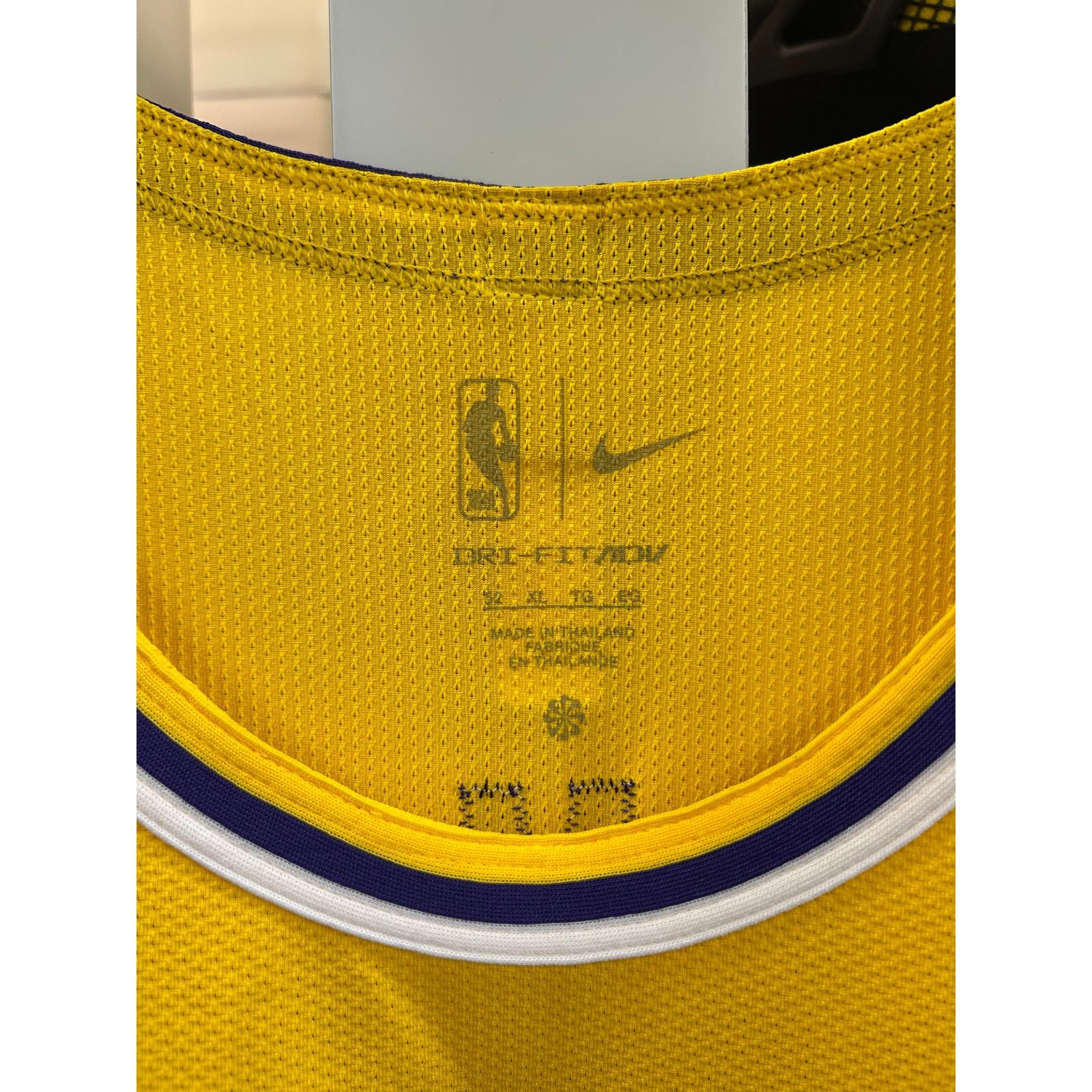 Nike Los Angeles Lakers LeBron James #23 Icon Edition jersey XL Size US XL / EU 56 / 4 - 6 Thumbnail