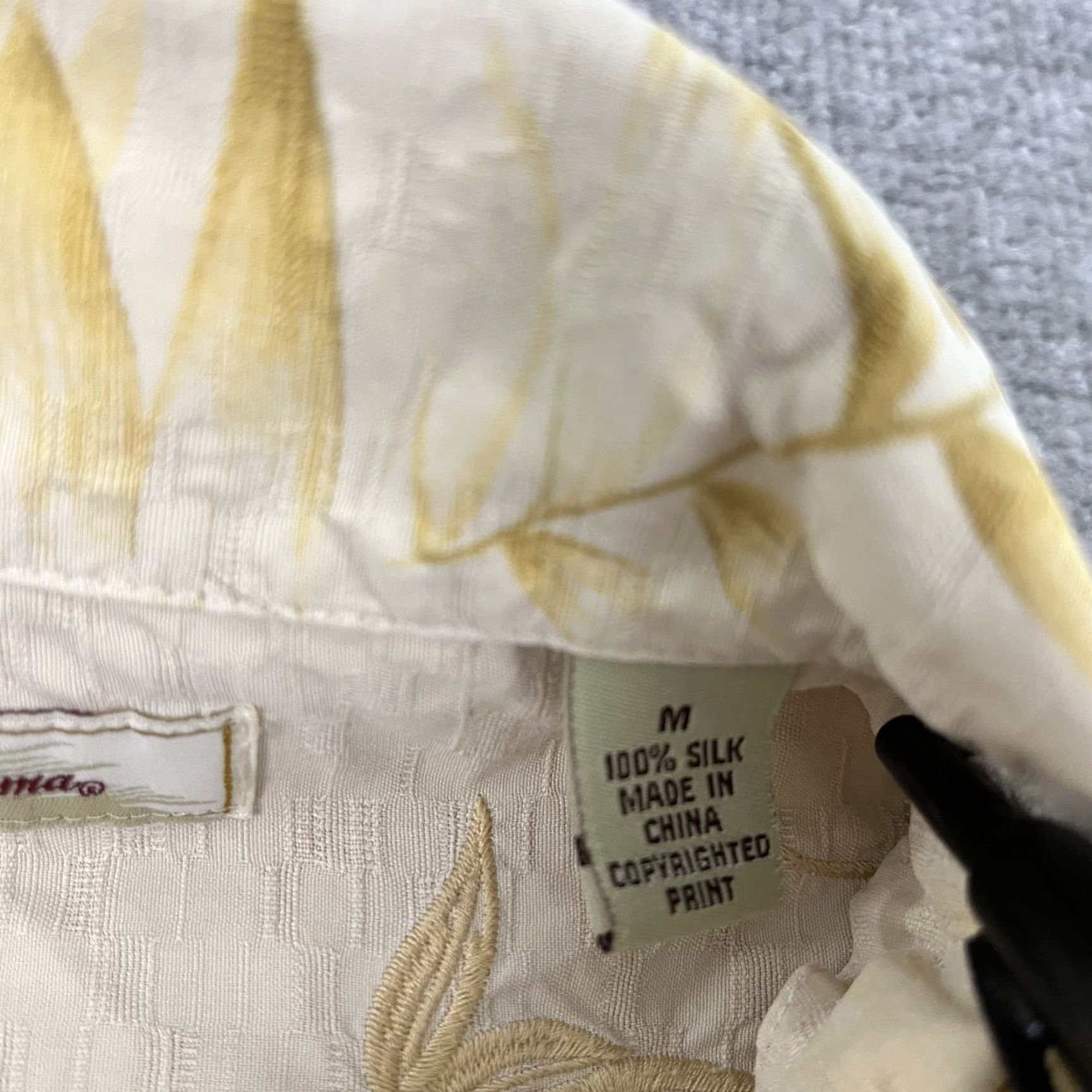 Tommy Bahama Tommy Bahama Shirt Mens Medium Yellow Silk Button Up Pineapple Hawaiian Resort Size US M / EU 48-50 / 2 - 3 Thumbnail