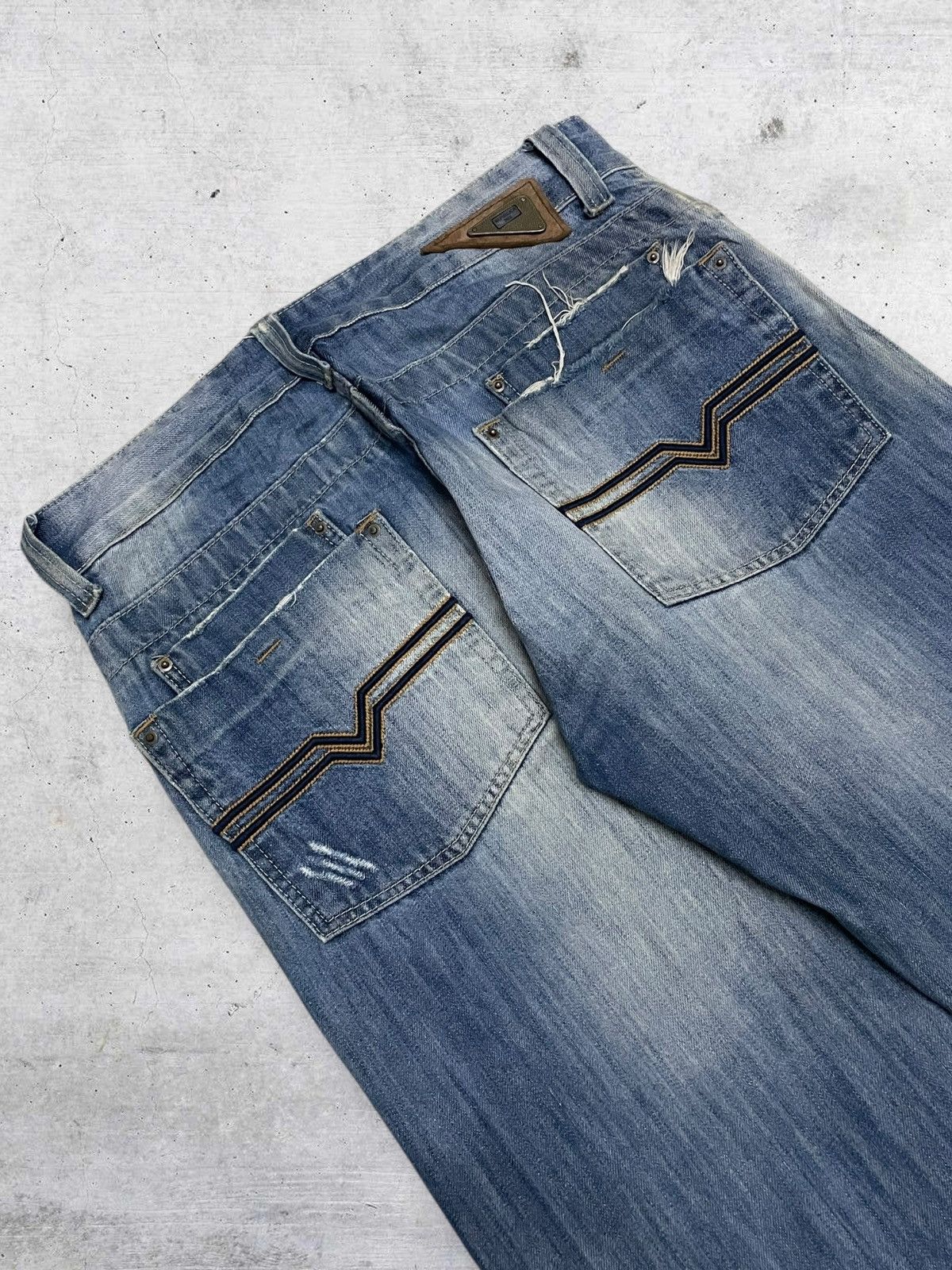 Japanese Brand VINTAGE REPUBLICA MIX DESIGNER JAPAN MUDWASH RIPPED DENIM Size US 31 - 15 Thumbnail