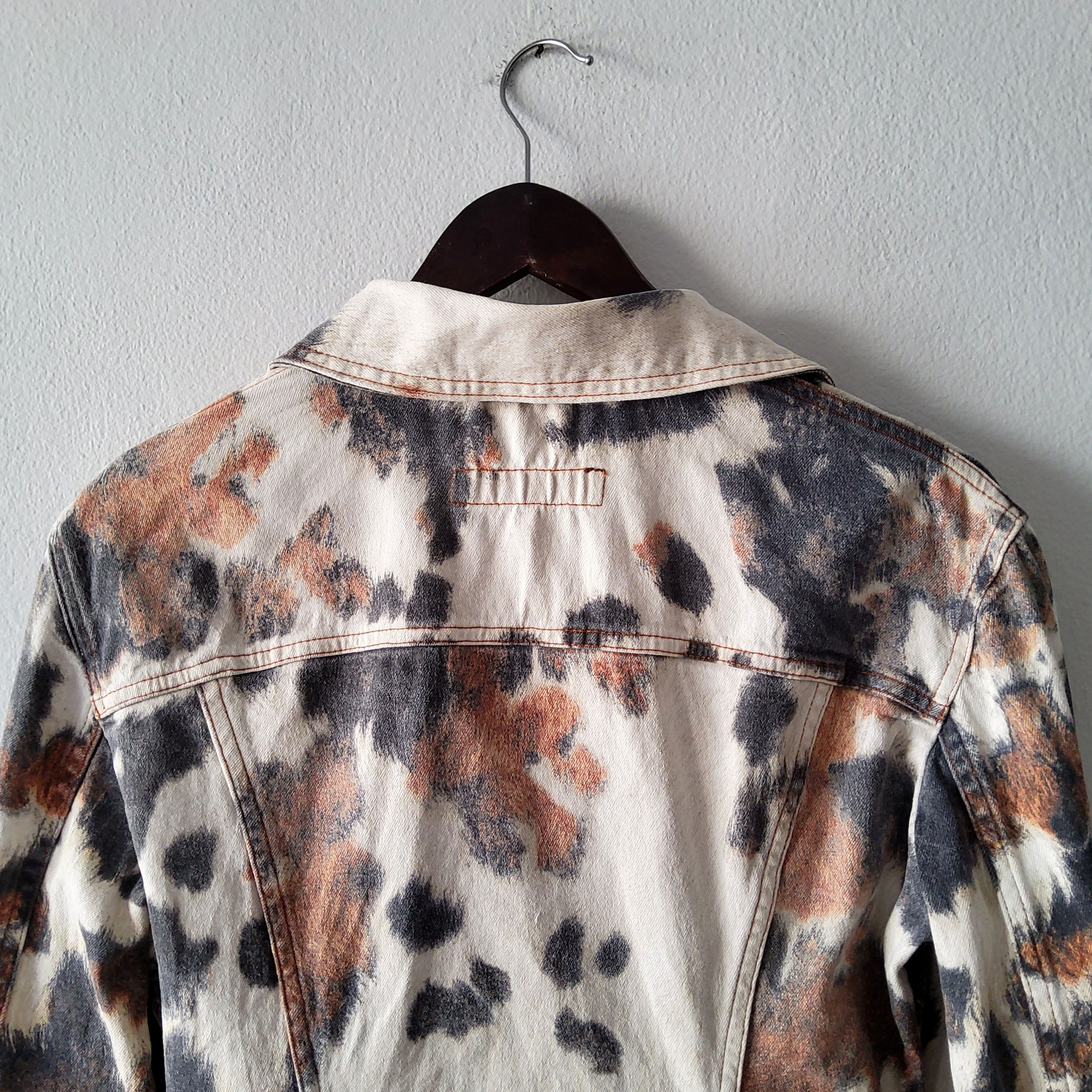 Roberto Cavalli Roberto Cavalli rare vintage SS 2004 cow print denim jacket Size L / US 10 / IT 46 - 8 Thumbnail