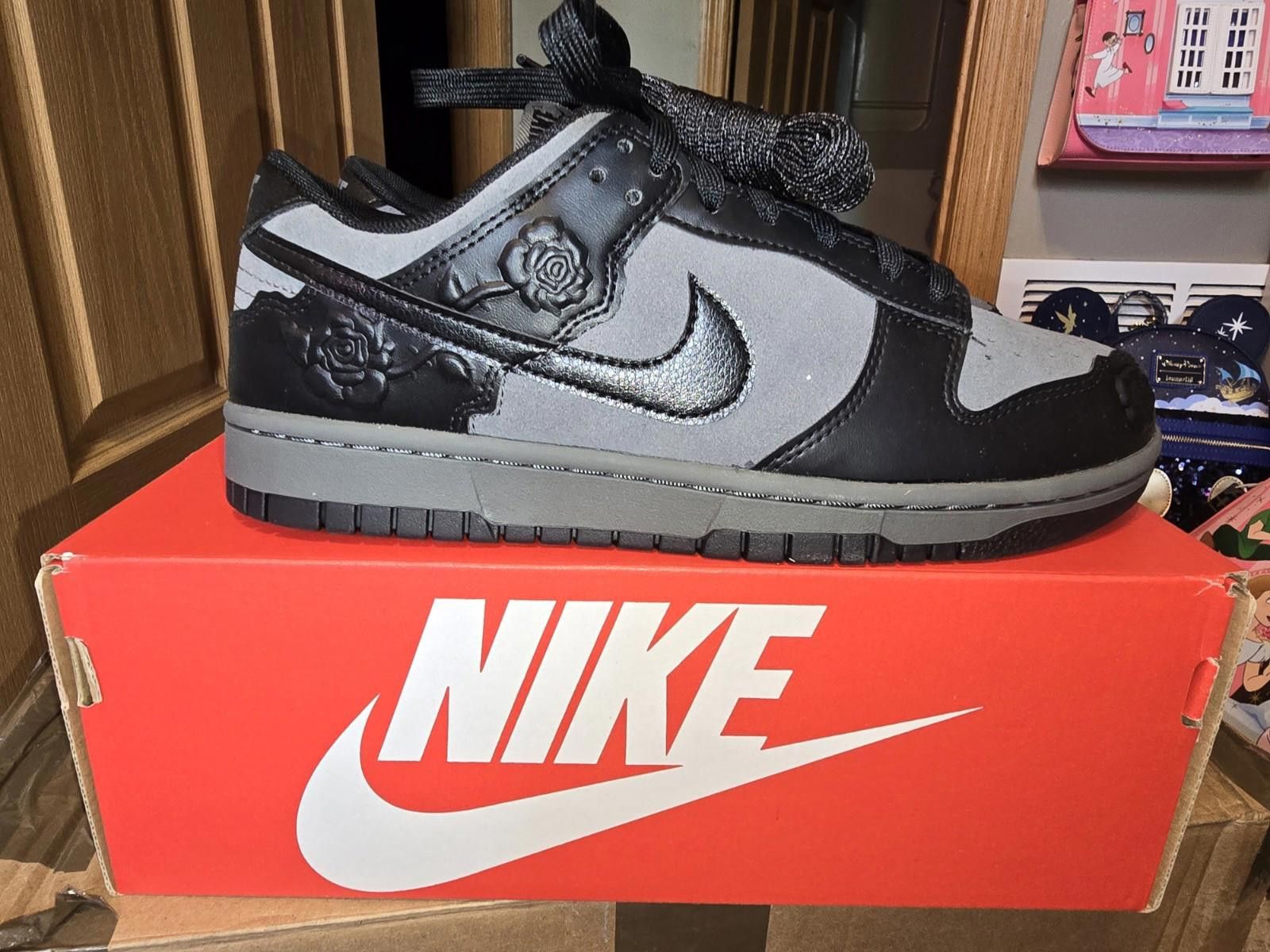 Nike Nike Dunk Low Black Roses HF1986-001 Women's NEW SIZE 8 Size US 8 / IT 38 - 3 Thumbnail