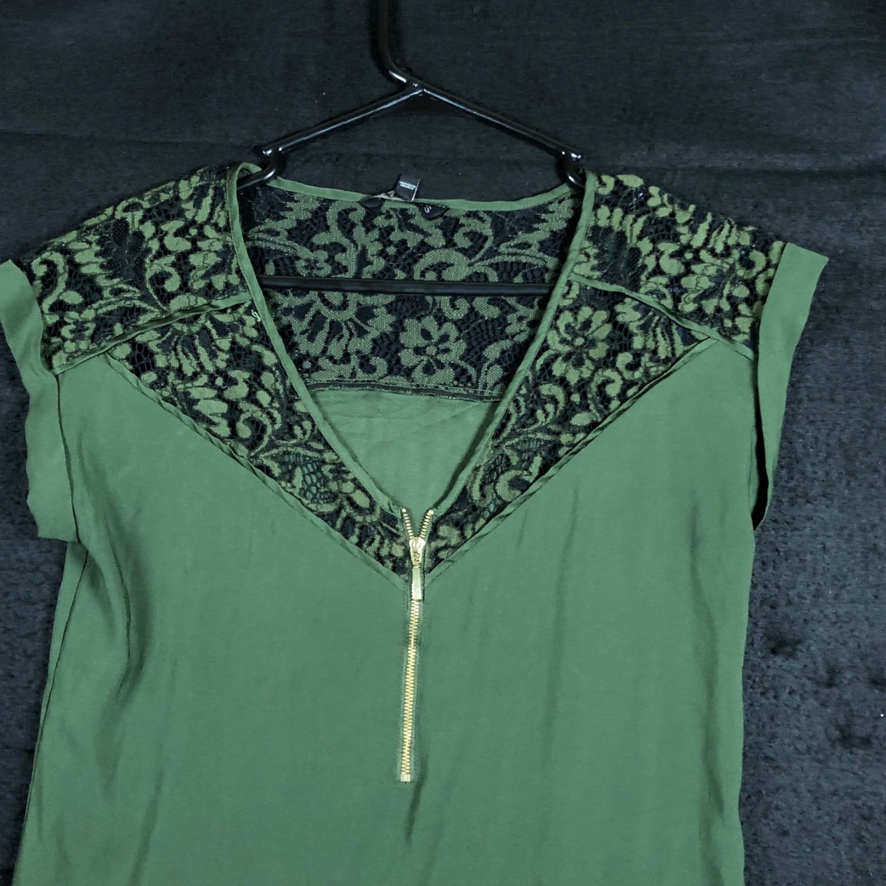Express Express Blouse Womens V Neck Zipper Front Cap Sleeve Small Green Size S / US 4 / IT 40 - 2 Thumbnail