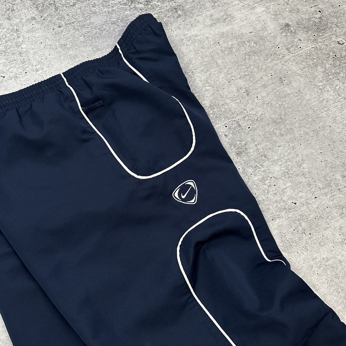 Vintage Vintage Nike Track Pants Navy Blue White Inserts Size US 32 / EU 48 - 7 Thumbnail