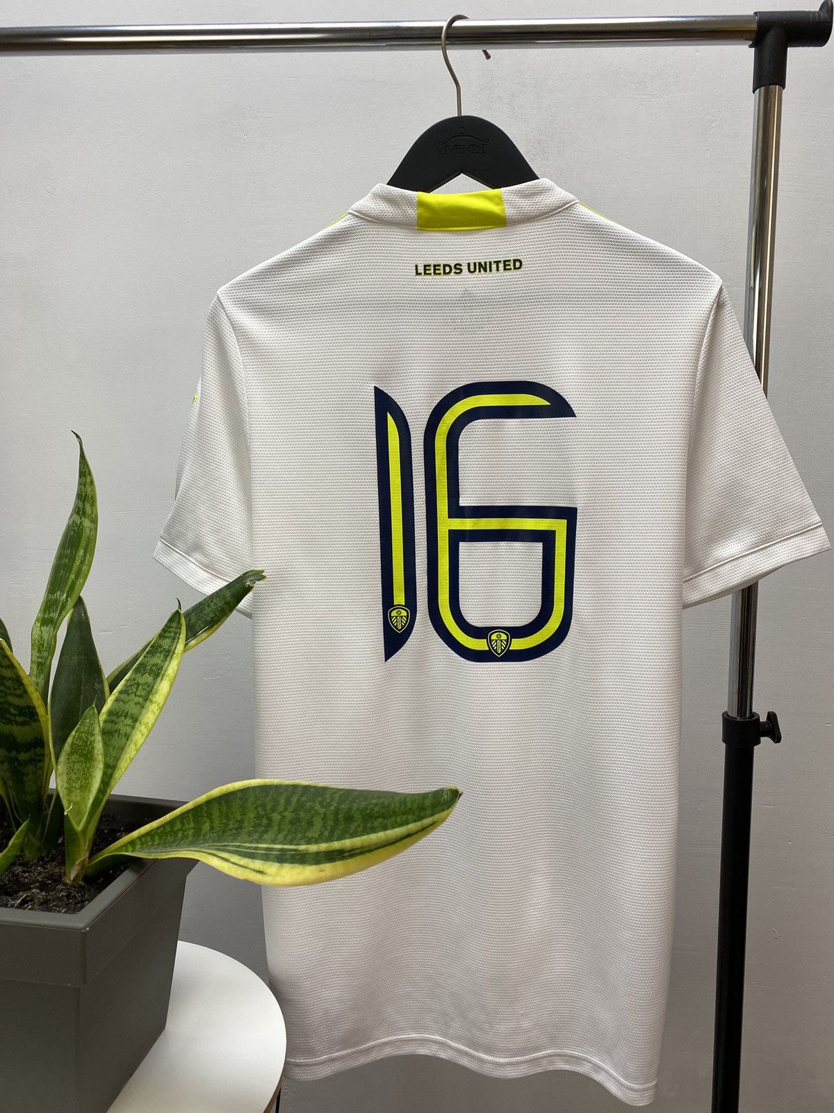 Adidas LEEDS UNITED 2021 2022 #16 FOOTBALL JERSEY AND SHORTS Size US M / EU 48-50 / 2 - 14 Thumbnail