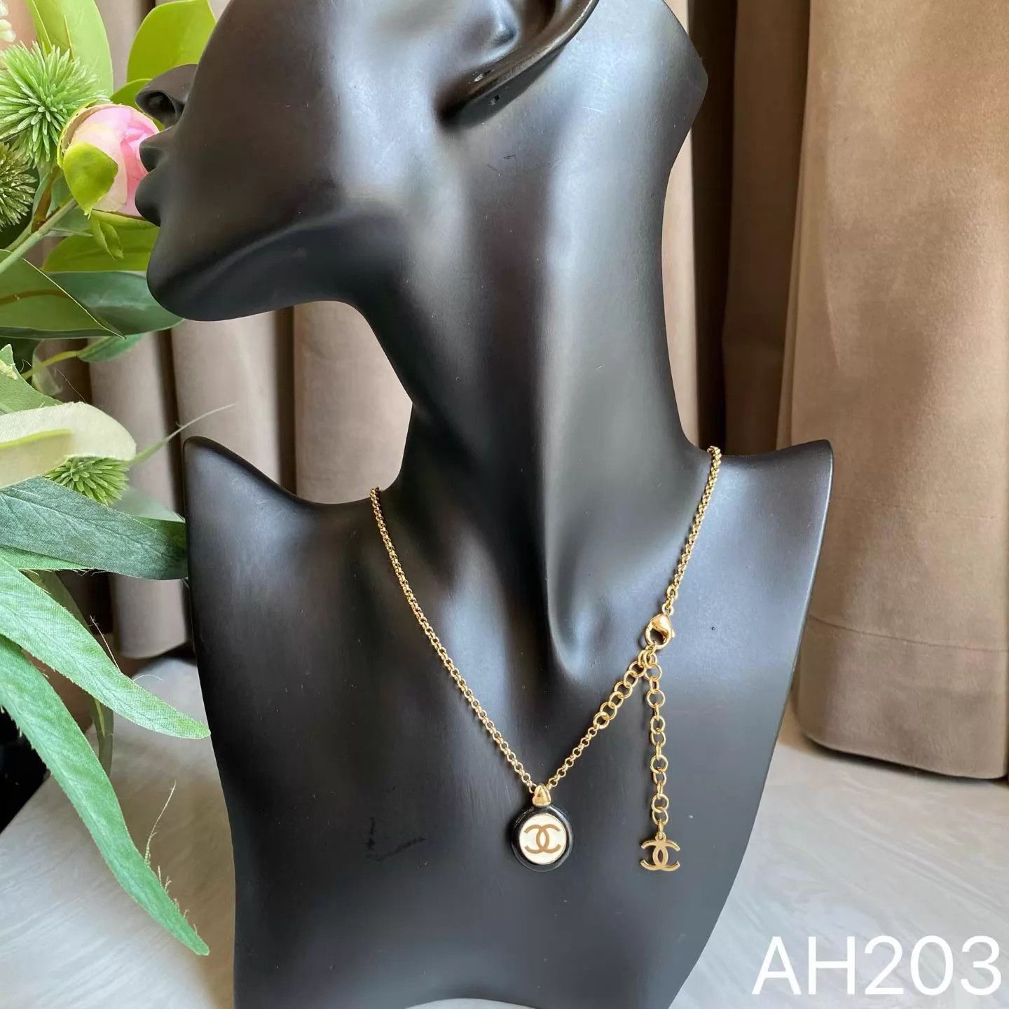 Chanel Chanel 24P Black & White CC Disk Necklace AH203 Size ONE SIZE - 9 Thumbnail