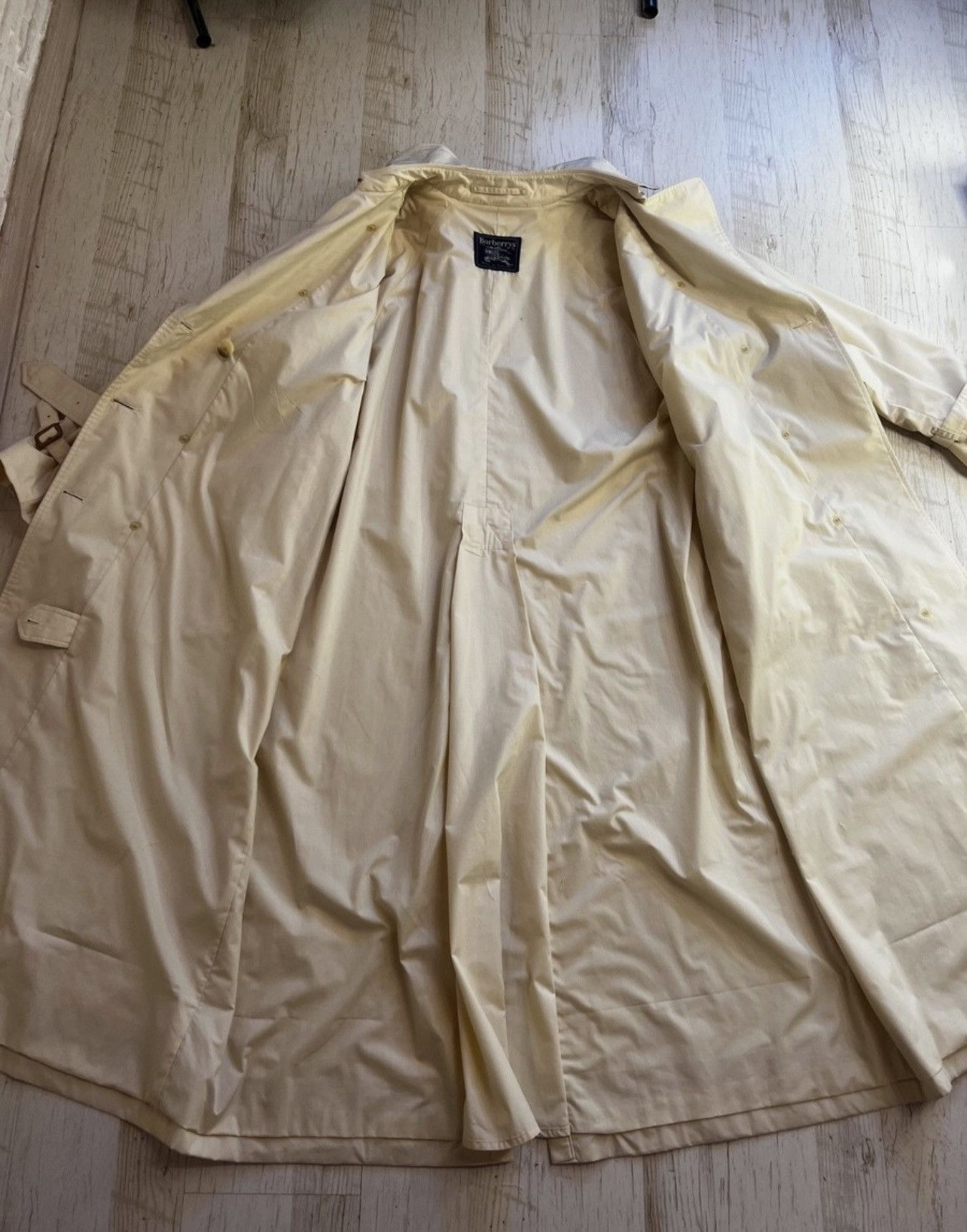 Burberry Burberry Burberrys Vintage Trench Coat Beige Belted L–XL Size US L / EU 52-54 / 3 - 5 Thumbnail