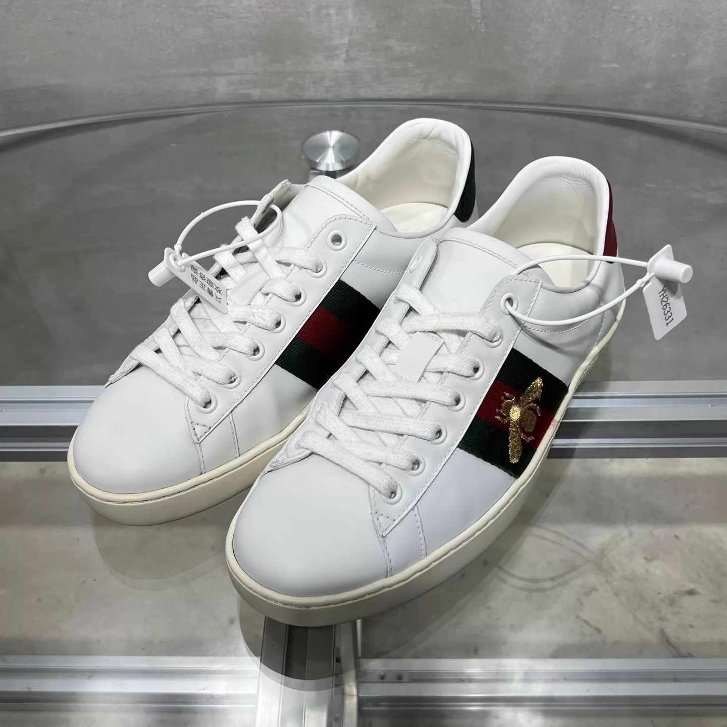 Gucci Gucci Bee White Sneaker UK5 (39) YH26331 Size US 6 / EU 39 - 2 Thumbnail