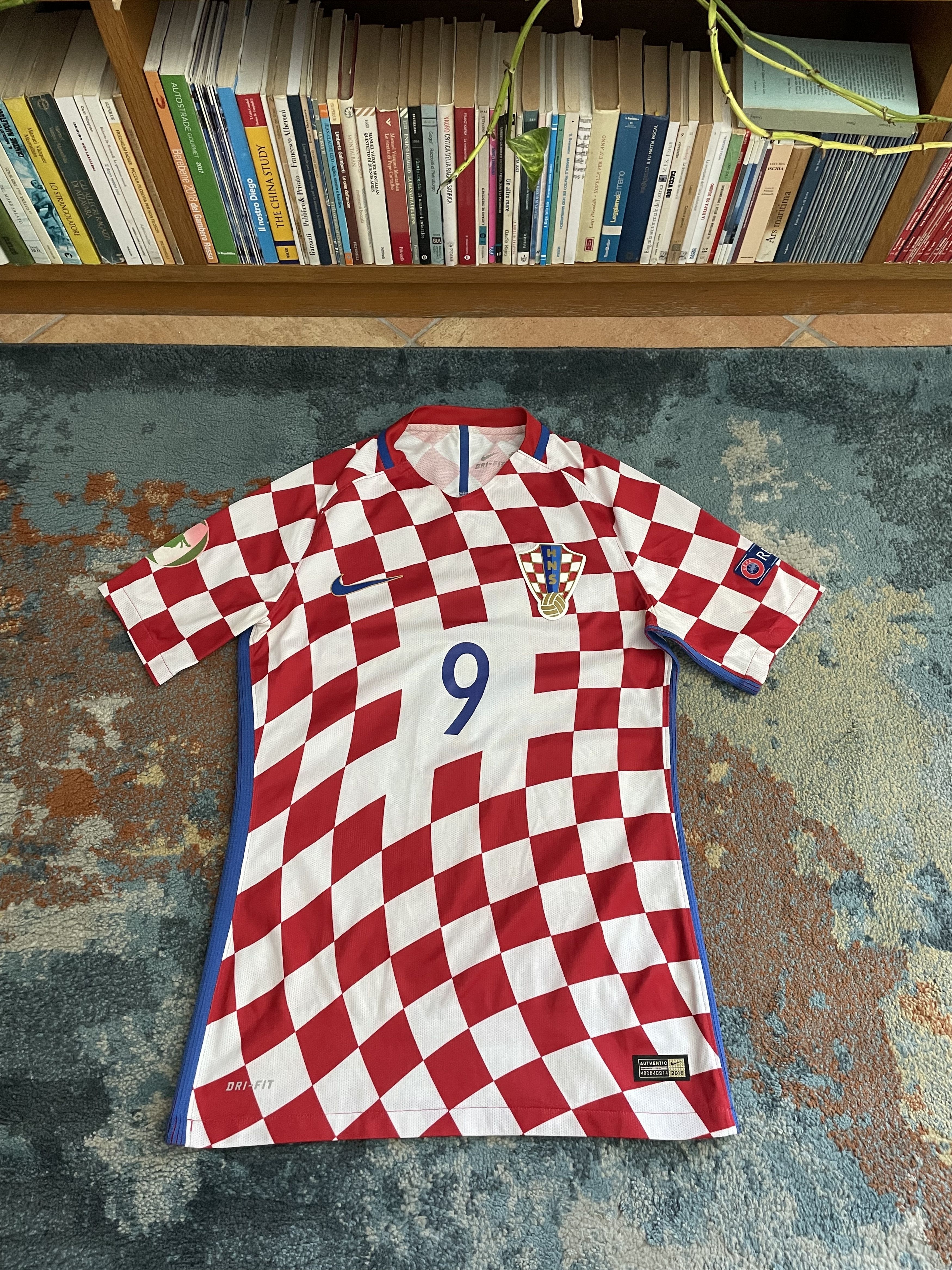 Nike Nike Croatia Euro 2016 Match Issue Home Shirt Size US M / EU 48-50 / 2 - 1 Thumbnail
