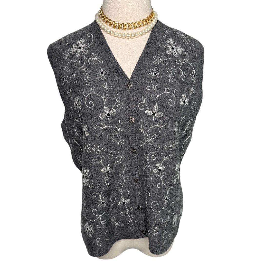 Vintage Vintage 100% wool floral embroidered sweater vest size S Size S / US 4 / IT 40 - 7 Thumbnail