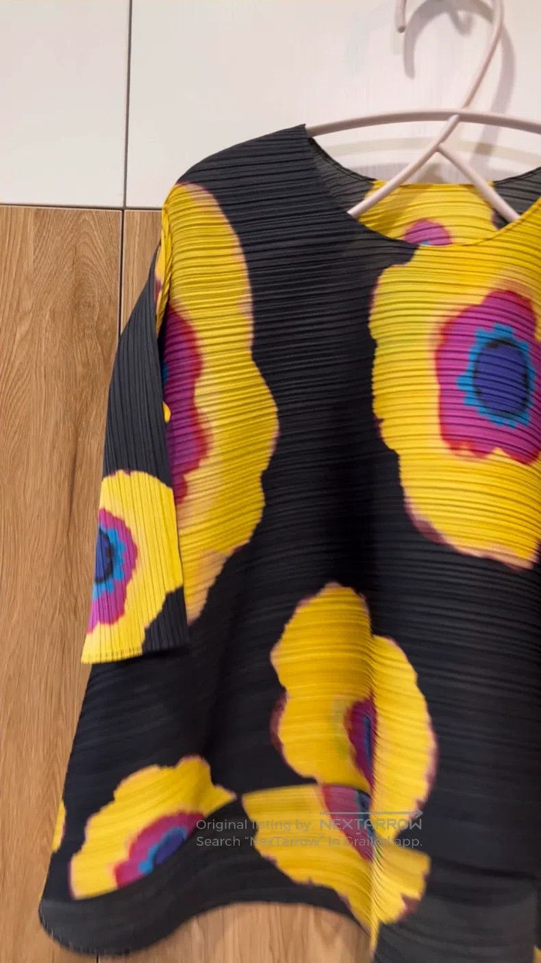 Issey Miyake Issey Miyake Sunflower Top Size L / US 10 / IT 46 - 1 Thumbnail