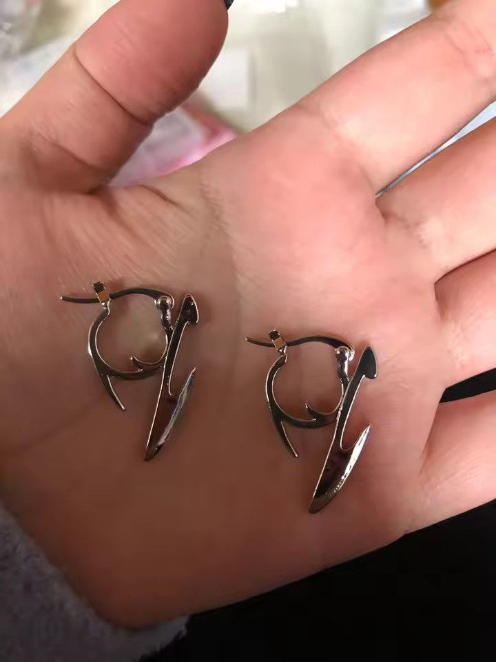 Jewelry Cyberpunk Ear Cuff Earrings, Spiky Earrings, Cyber Earrings Size ONE SIZE - 1 Thumbnail
