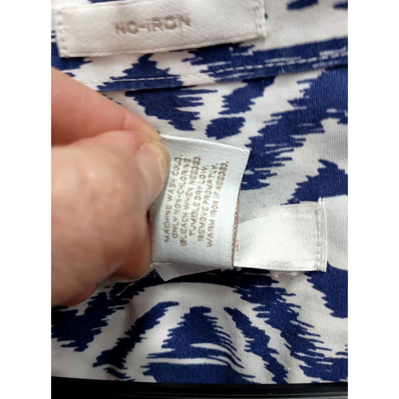 Vintage Chico's Womens No Iron Shirt Medium Blue White Preppy Long Sleeve Button Up Shirt Size M / US 6-8 / IT 42-44 - 7 Thumbnail