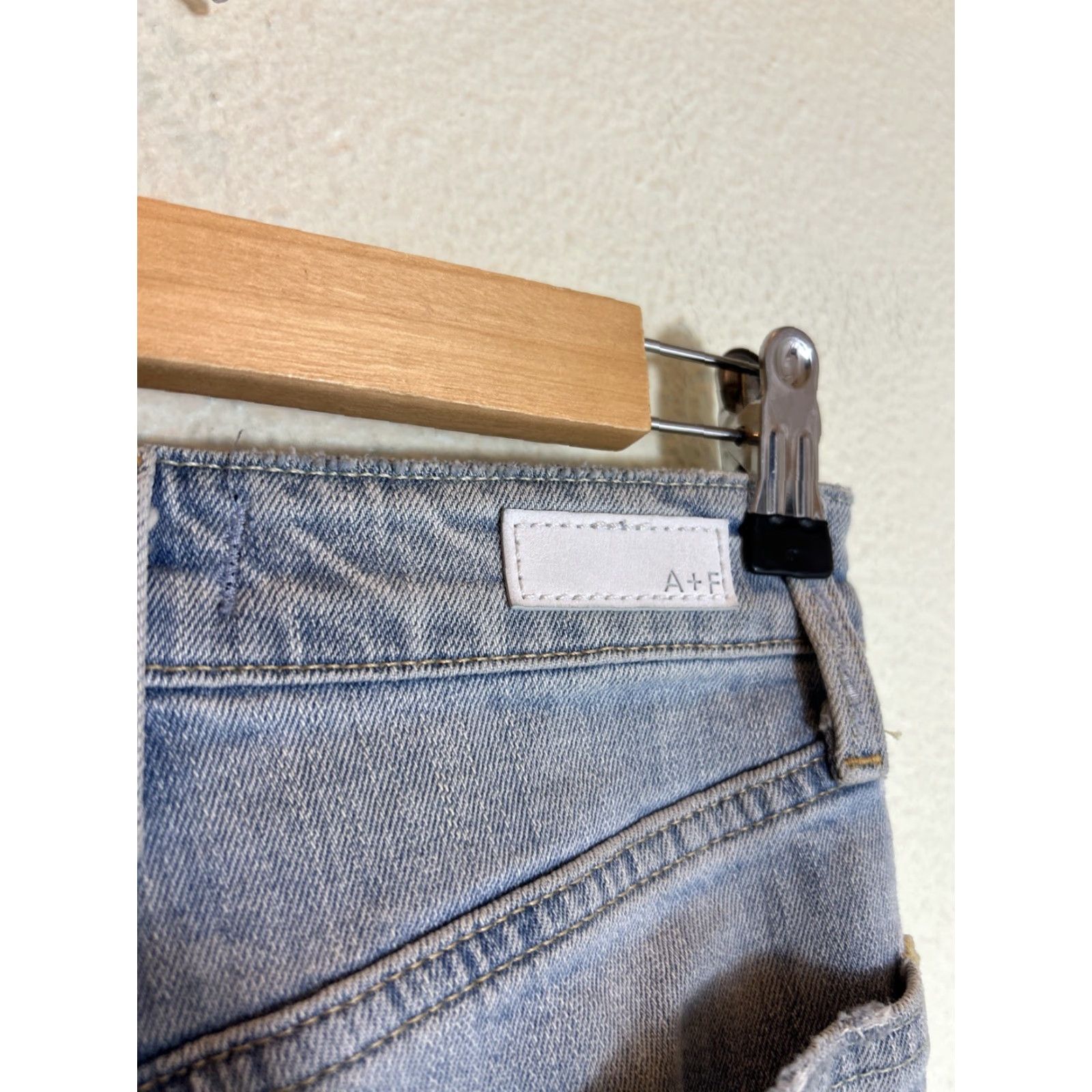 Abercrombie & Fitch Abercrombie & Fitch Jeans Women 0 Zoe Natural Rise Ankle Light Wash Distress Beige, Regular, 25 in Waist 27 in Inseam, Ankle, Womens Size ONE SIZE - 7 Thumbnail