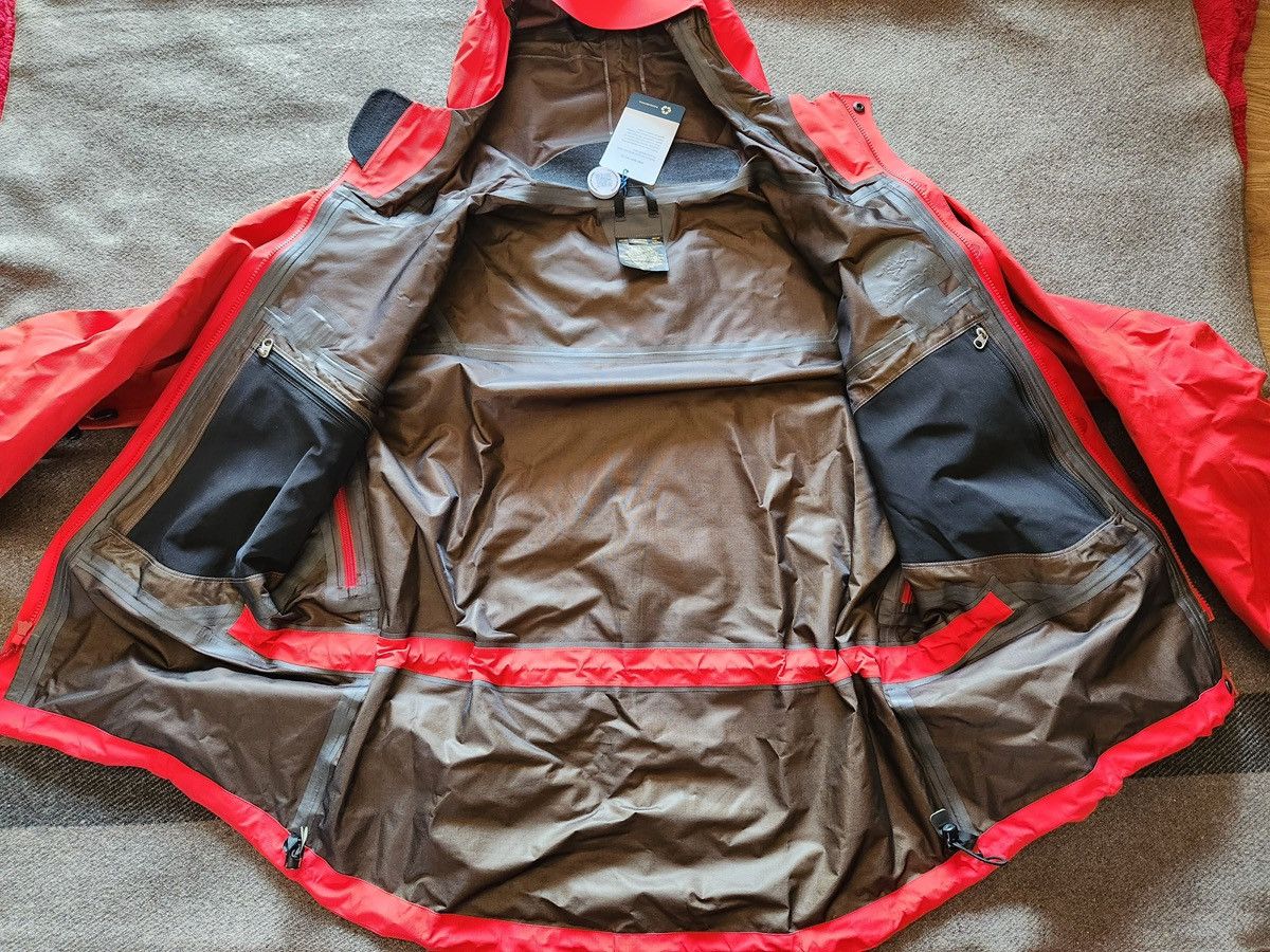 Arc'teryx Arc’teryx Alpha SV 1st Edition Gold Label 1999 Red Deadstock Size US XL / EU 56 / 4 - 3 Thumbnail