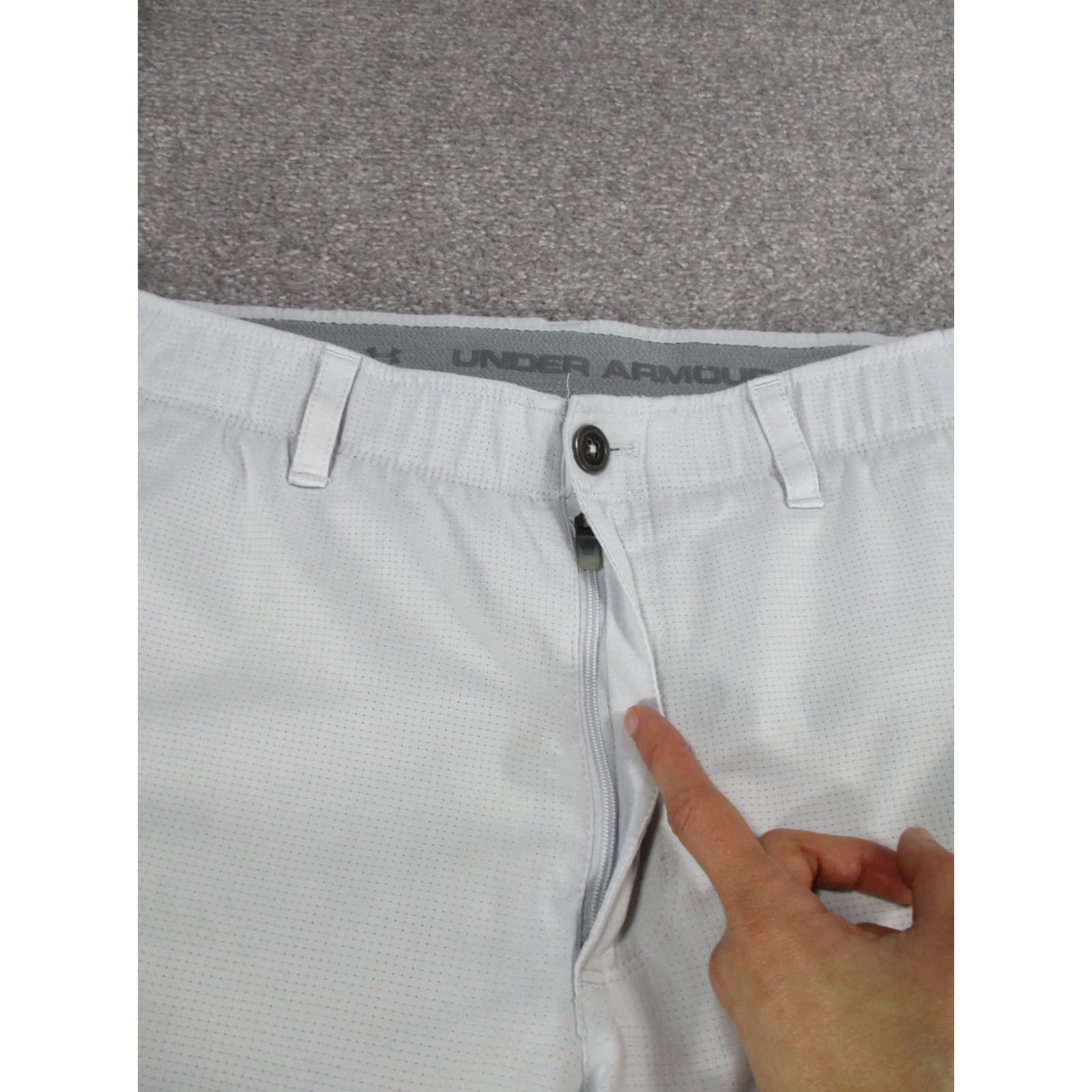 Under Armour Under Armour Shorts Mens 36 HeatGear Light Gray Chino Casual Travel Workwear 36 Gray Mens Size US 36 / EU 52 - 5 Thumbnail