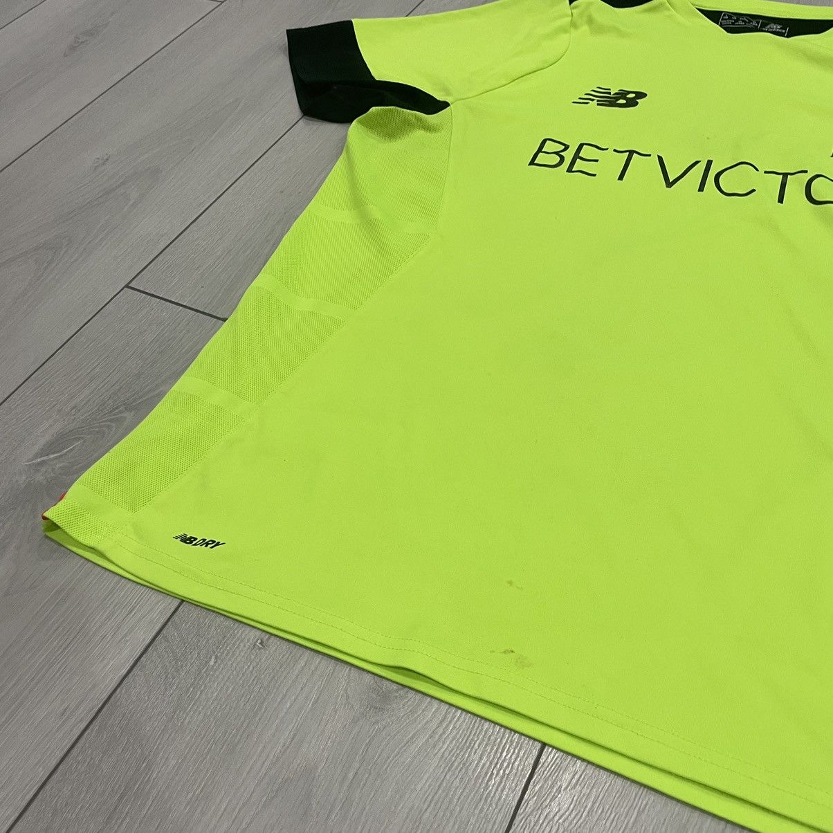 New balance betvictor sale