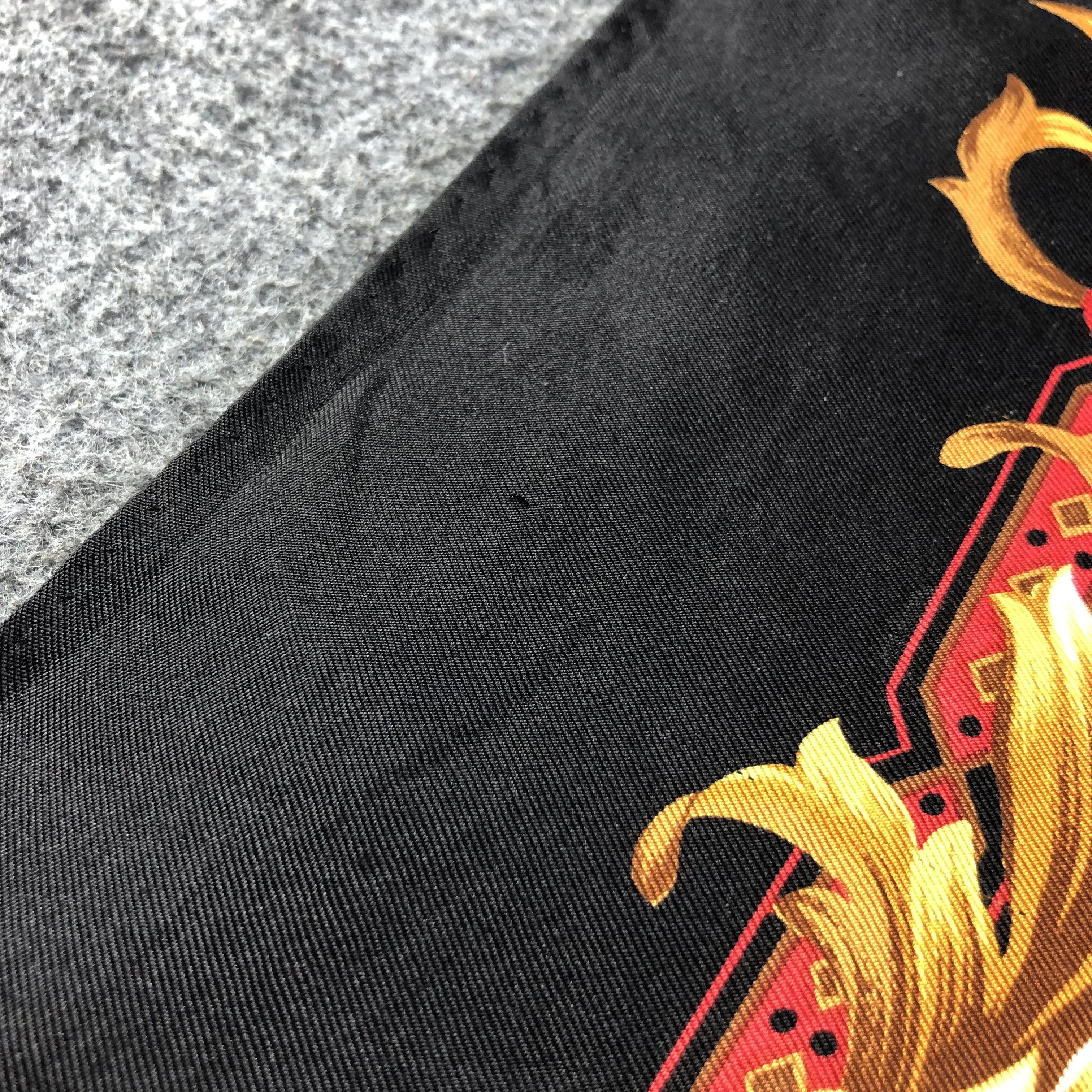 Japanese Brand Luxury Valentino Garavani Baroque Floral Silk Scarf M643 Size ONE SIZE - 7 Thumbnail