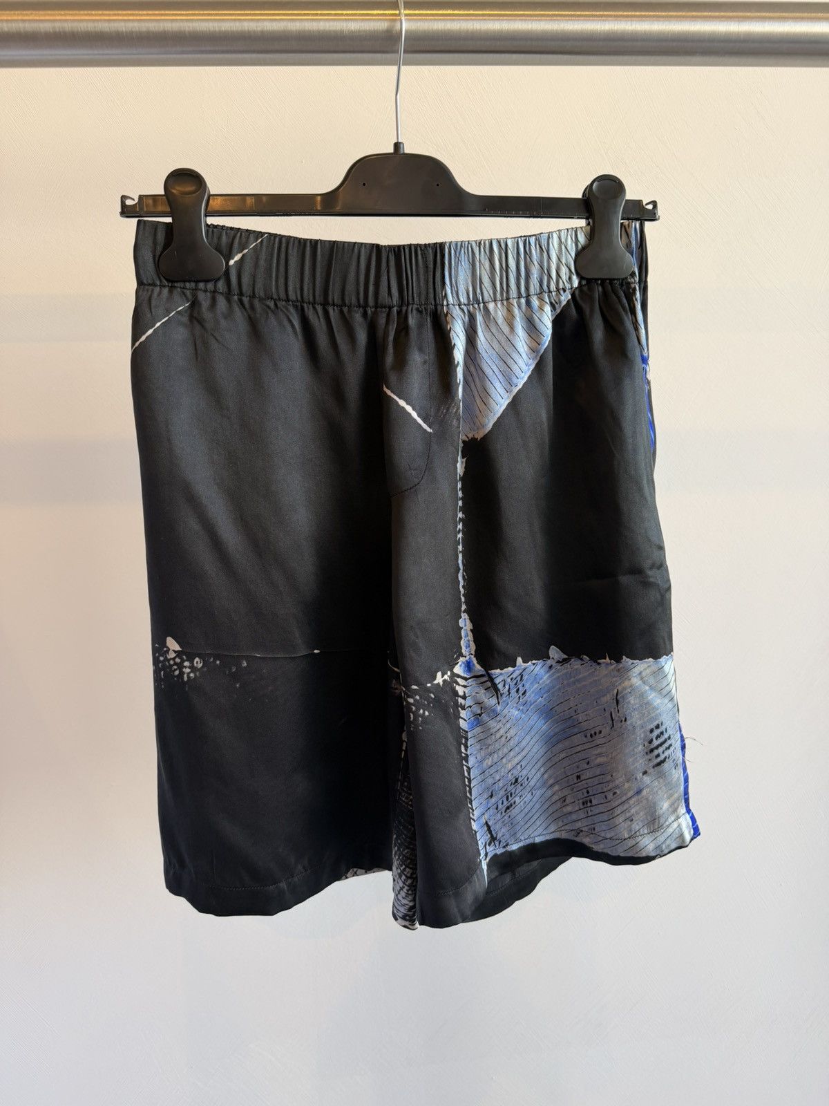 Other DELOS Printed Silk Short Black And Blue Abstract Size S Size 28" / US 6 / IT 42 - 1 Thumbnail